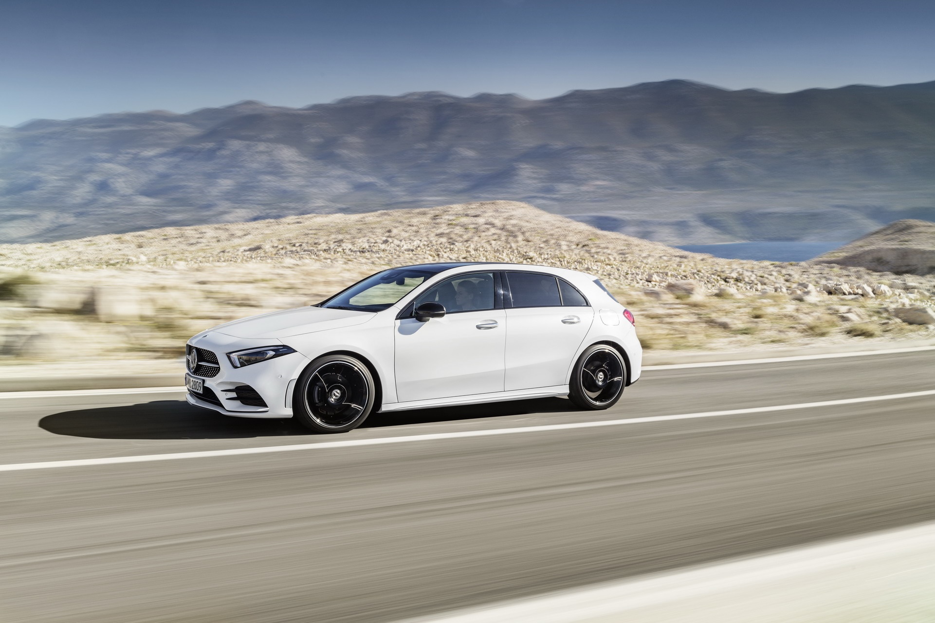 Mercedes-Benz A-Class 2018 anh 2