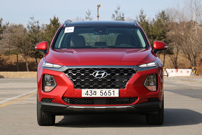 Hyundai Santa Fe 2019 lot xac hoan toan hinh anh