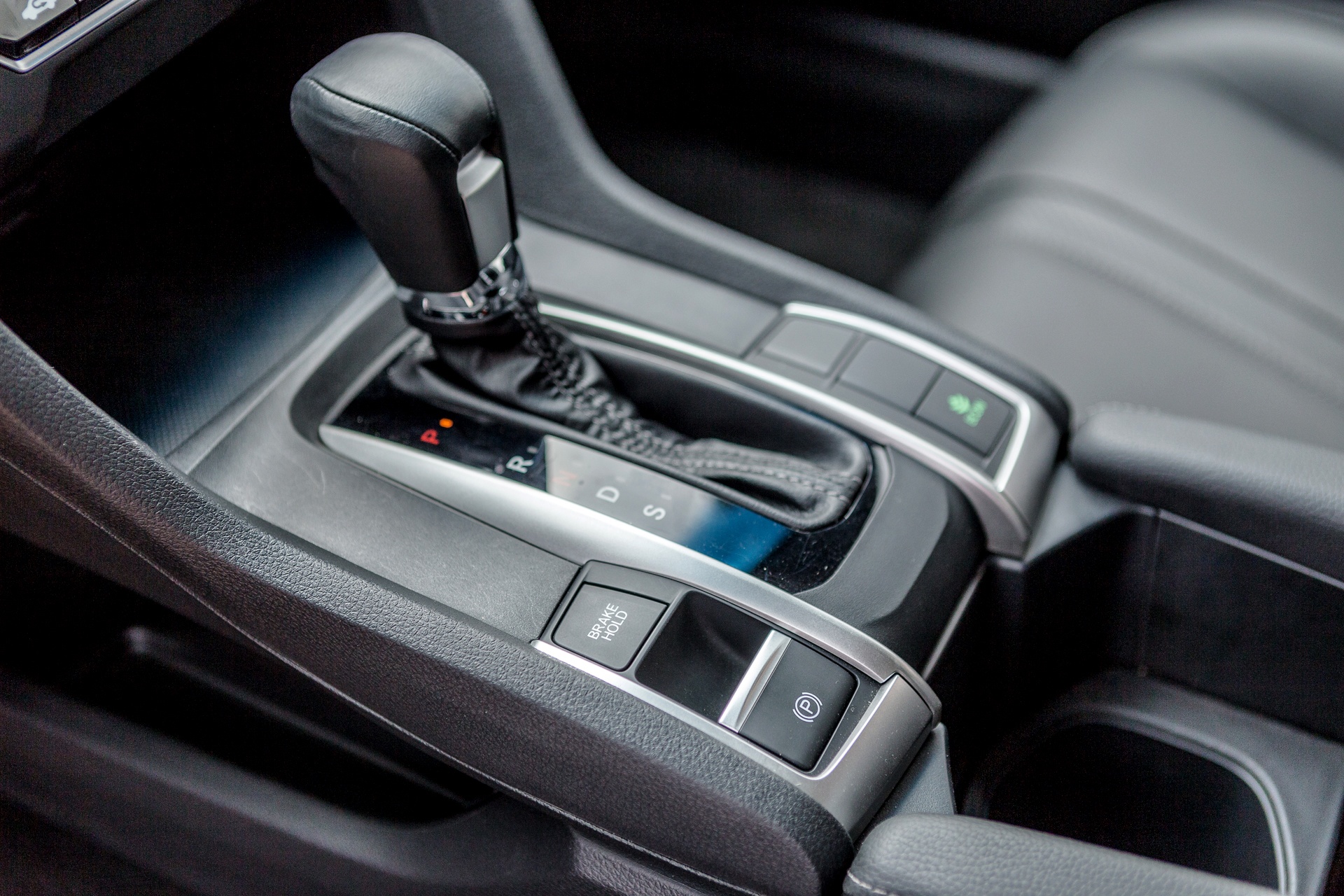 Honda Civic 1.8E gia  bao nhieu anh 11