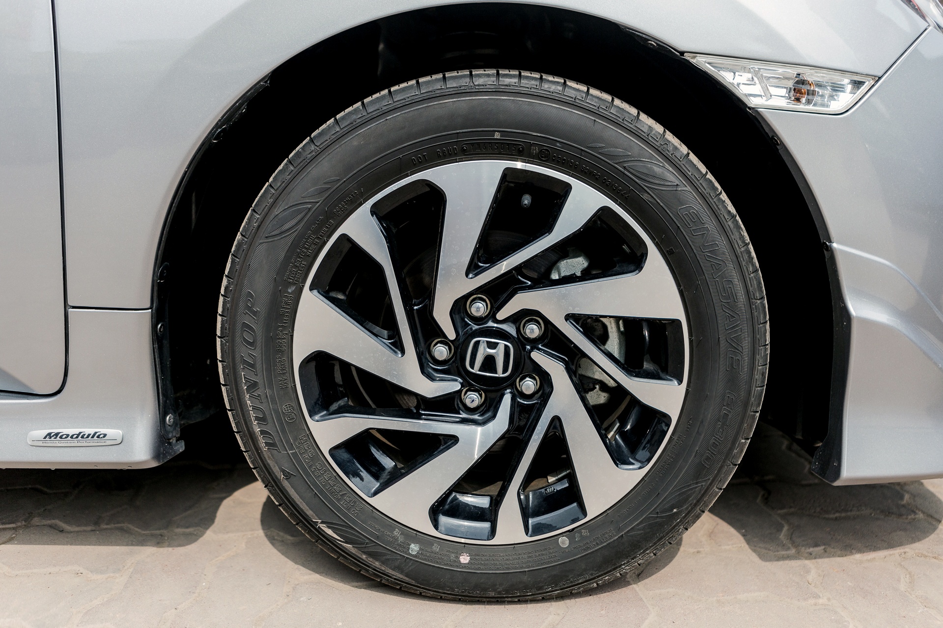 Honda Civic 1.8E gia  bao nhieu anh 6