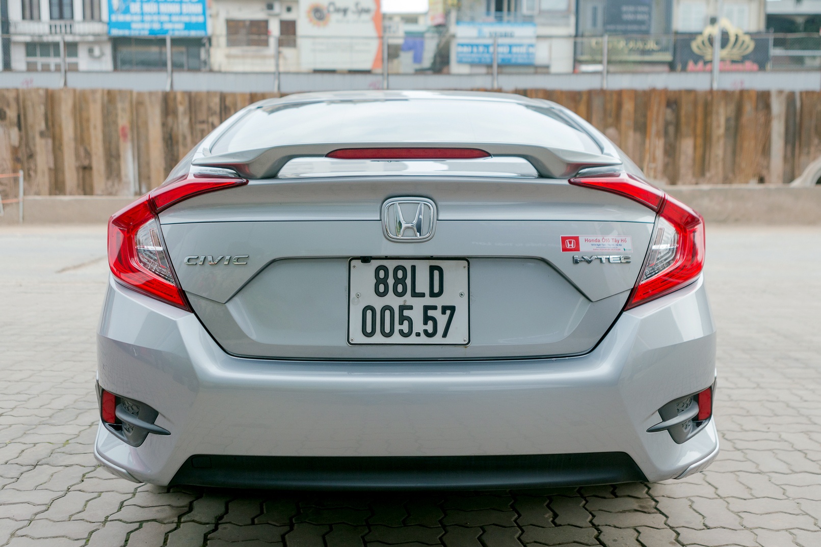 Honda Civic 1.8E gia  bao nhieu anh 4