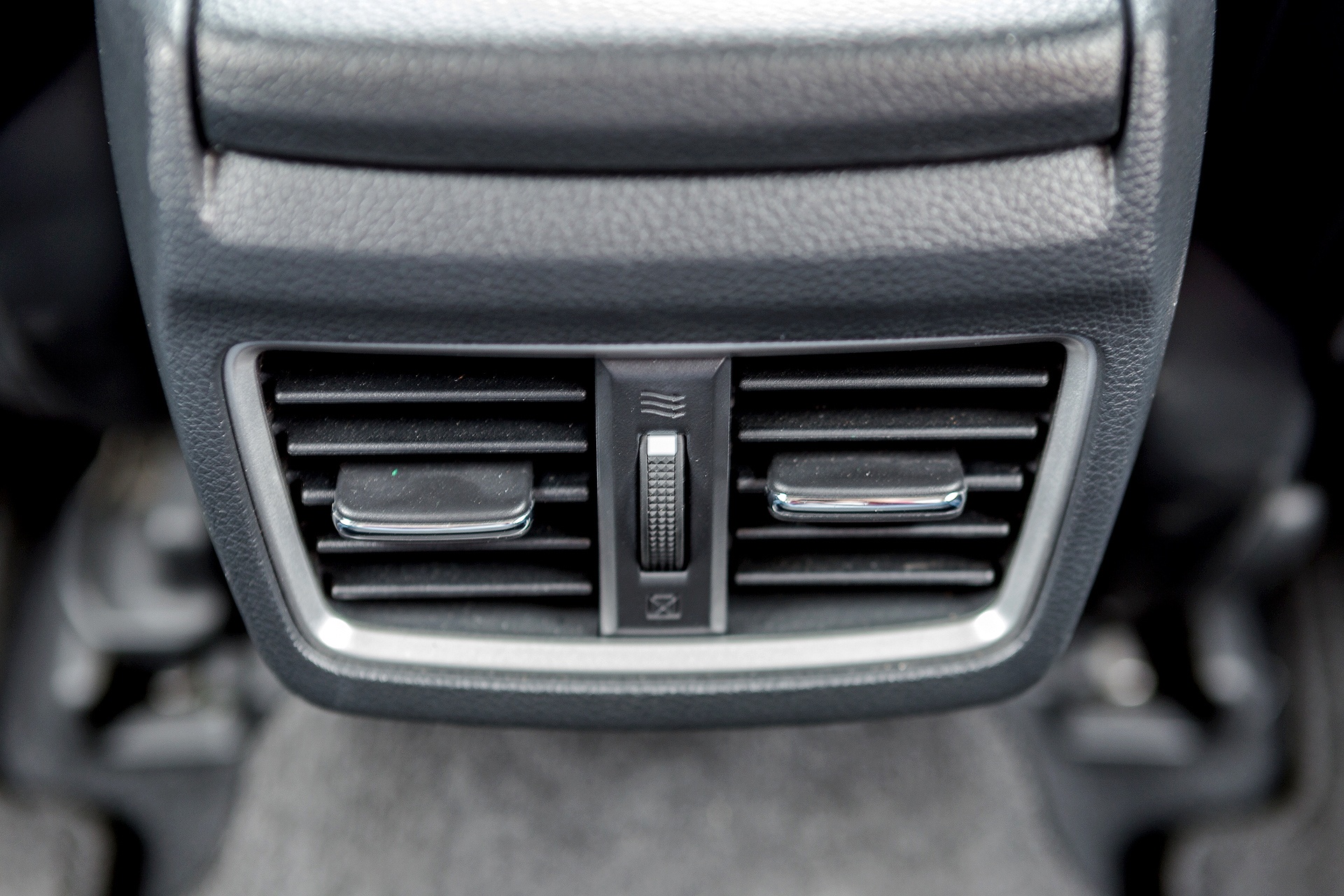 Honda Civic 1.8E gia  bao nhieu anh 12