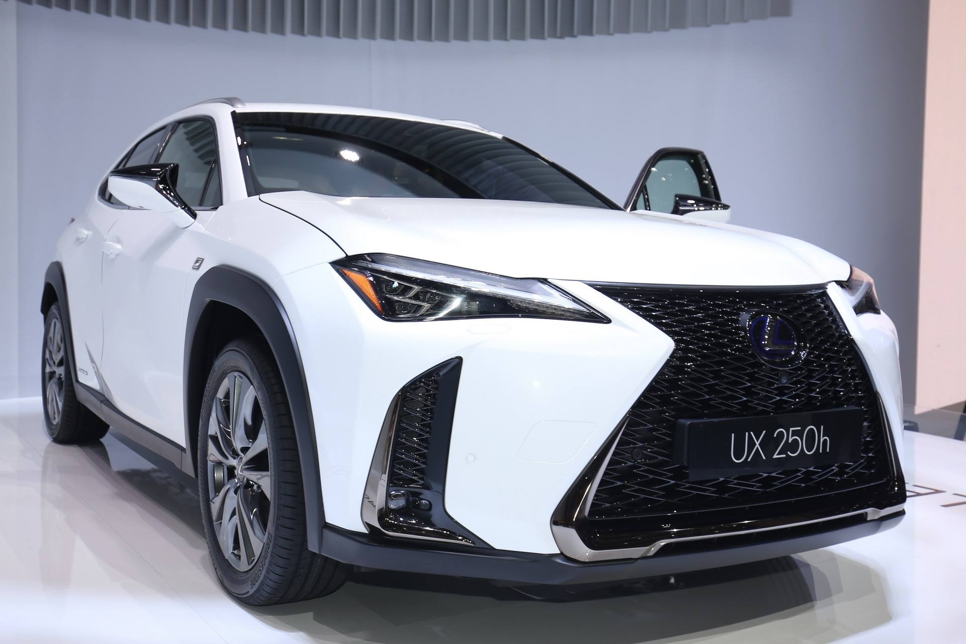 Lexus UX ra mat anh 1