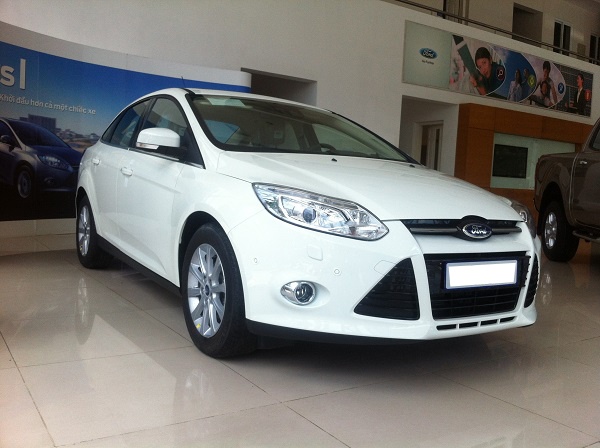 Khach hang kien Ford Viet Nam vi xe gap loi hop so hinh anh