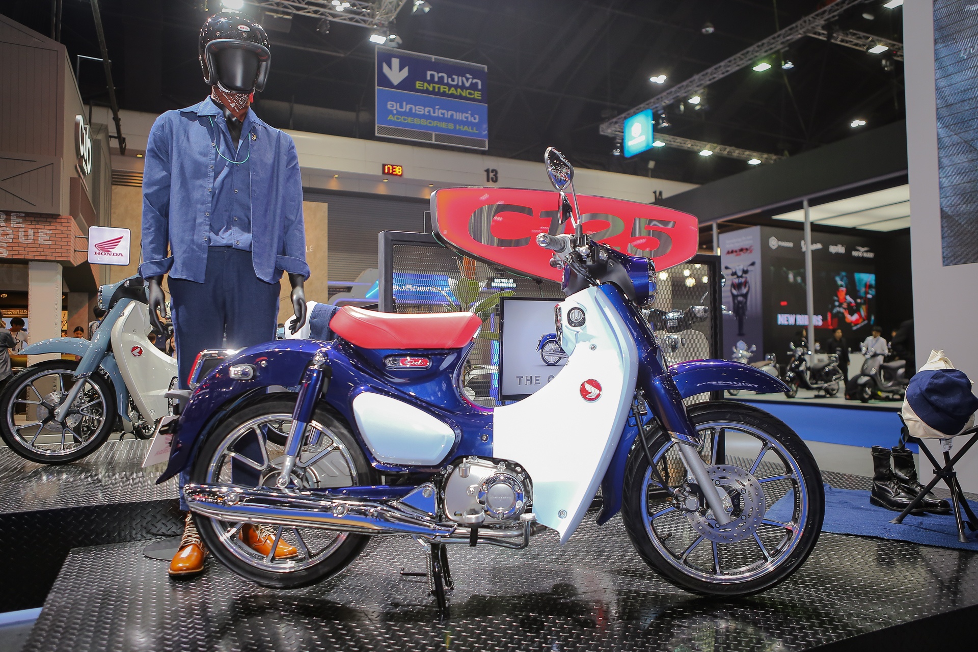 Chi tiet Honda C125 - bien the Super Cub hien dai hinh anh