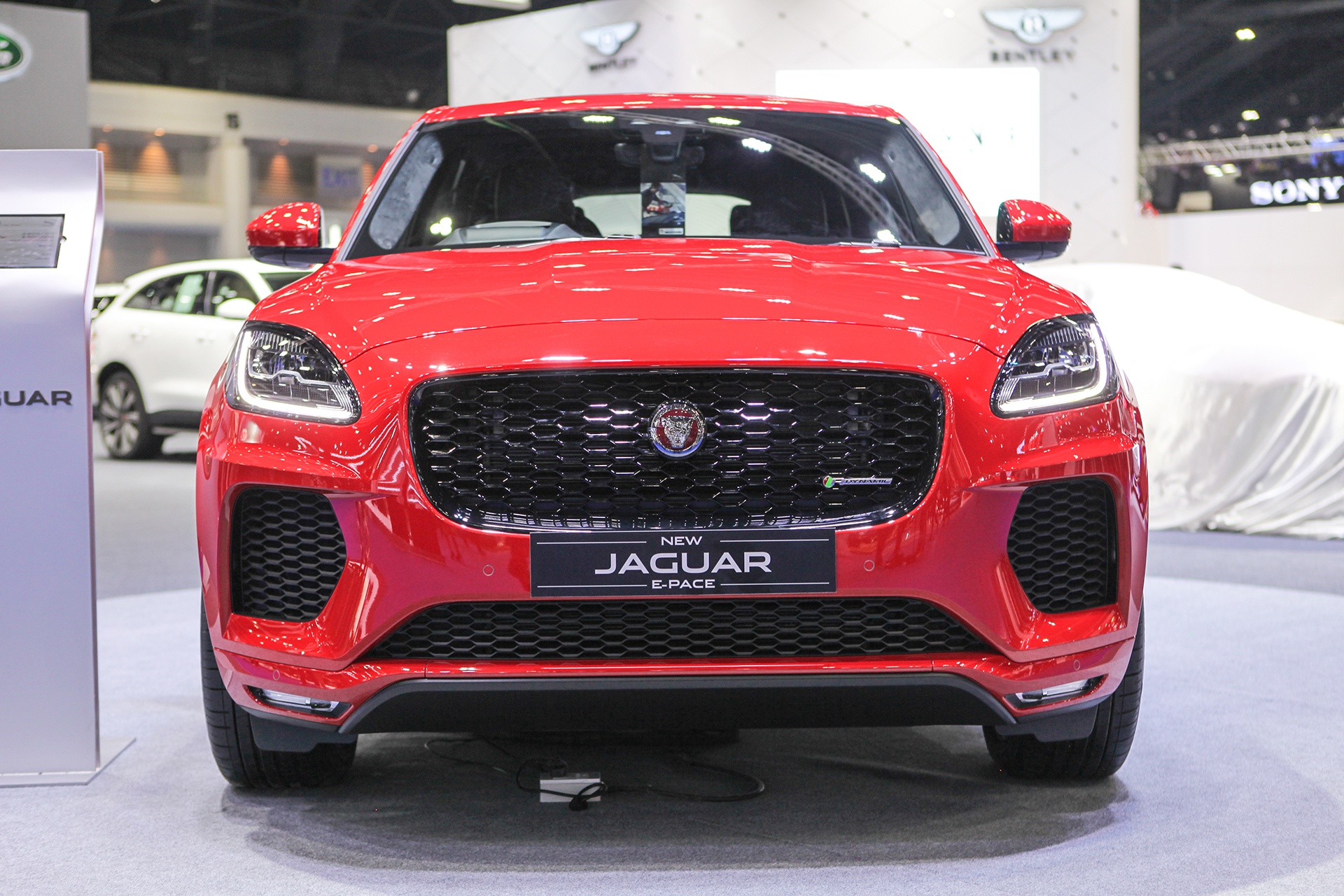 Jaguar E-Pace ra mat Dong Nam A anh 2
