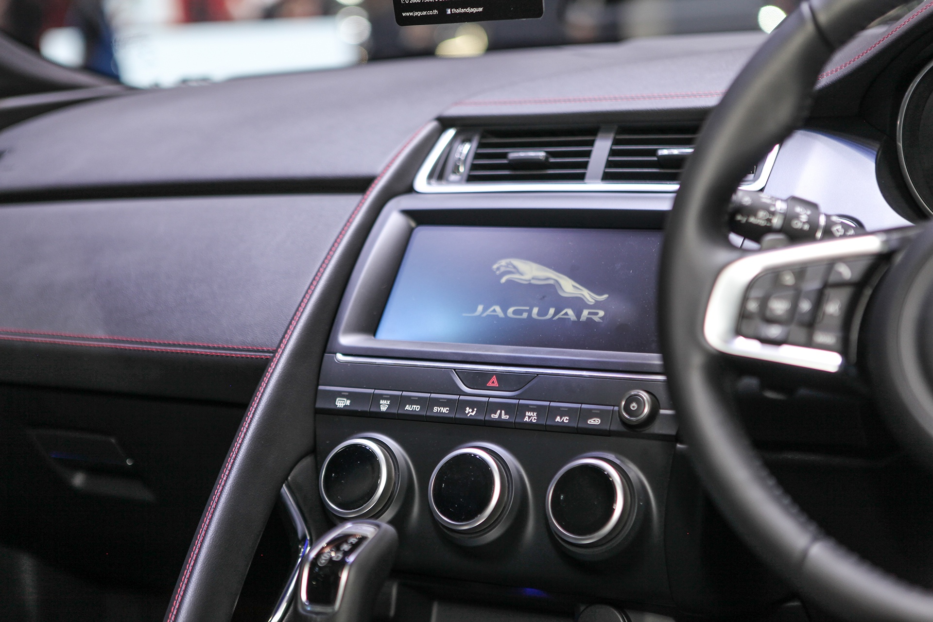 Jaguar E-Pace ra mat Dong Nam A anh 8