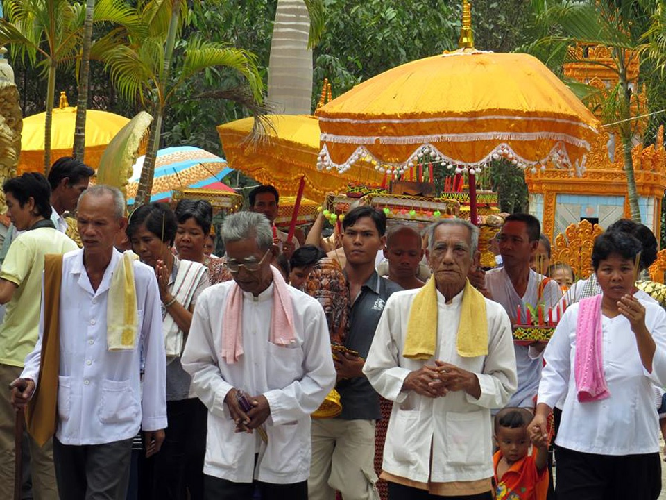Lễ Chol Ch’nam Th’may là lễ hội truyền thống của người Khmer Nam Bộ được tổ chức hàng năm vào ngày 13, 14, 15 tháng 3 âm lịch. Những bức ảnh này được chụp ở Chùa Tam Sóc, ấp Tam Sóc, xã Mỹ Thuận, Mỹ Tú, Sóc Trăng   