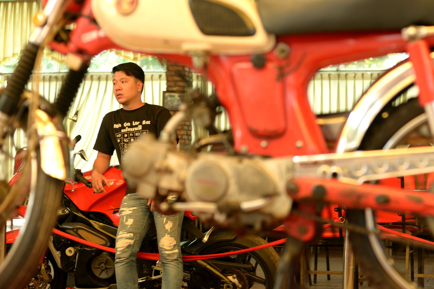 Bên cạnh những chiếc xe cổ, CLB còn trưng bày nhiều mẫu xe hiện đại như Harley Davison, Honda, Yamaha…những mẫu xe thời thượng hiện nay.