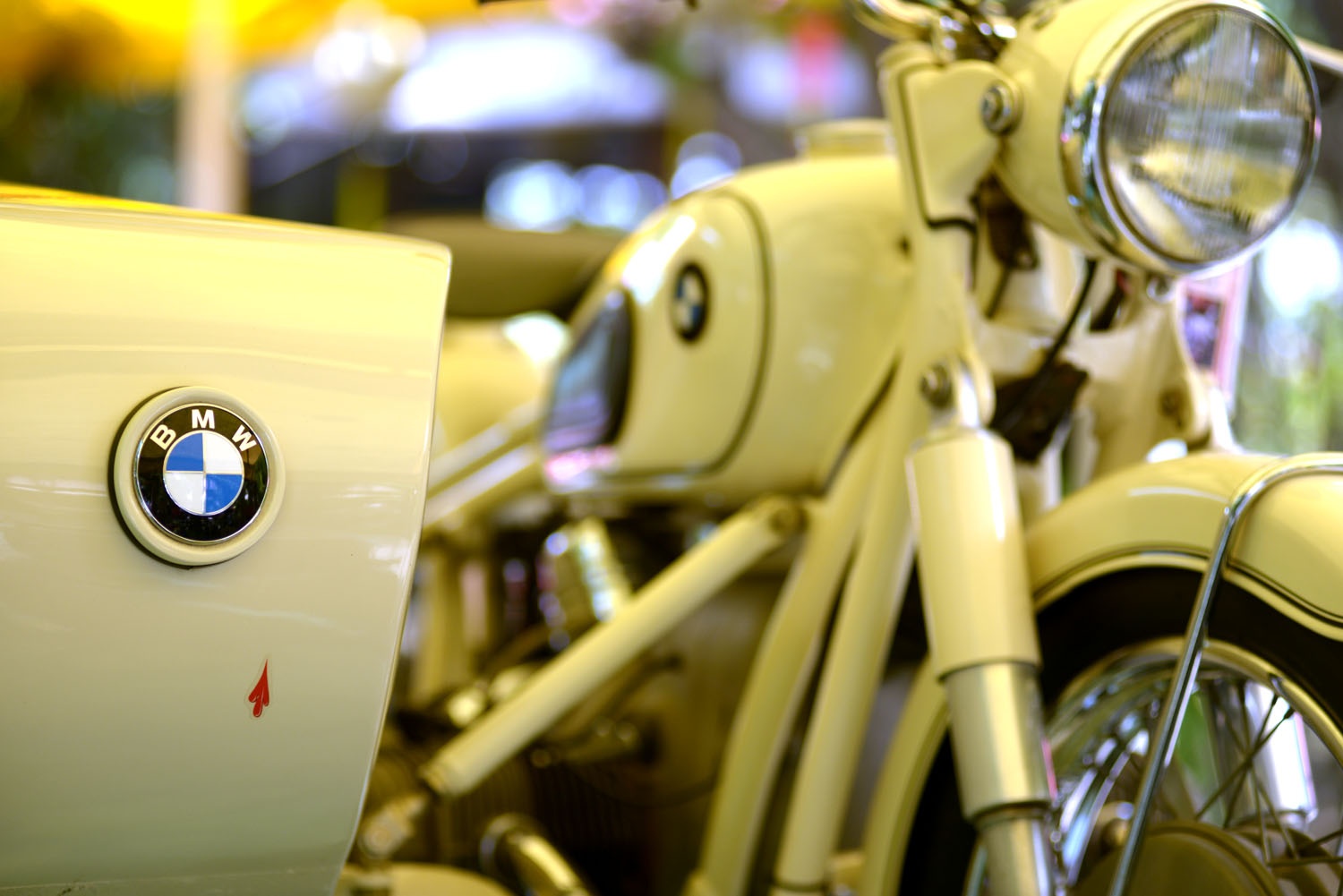 Và cả những chiếc sidecar của Nga và của Đức…những chiếc xe của thời chiến.