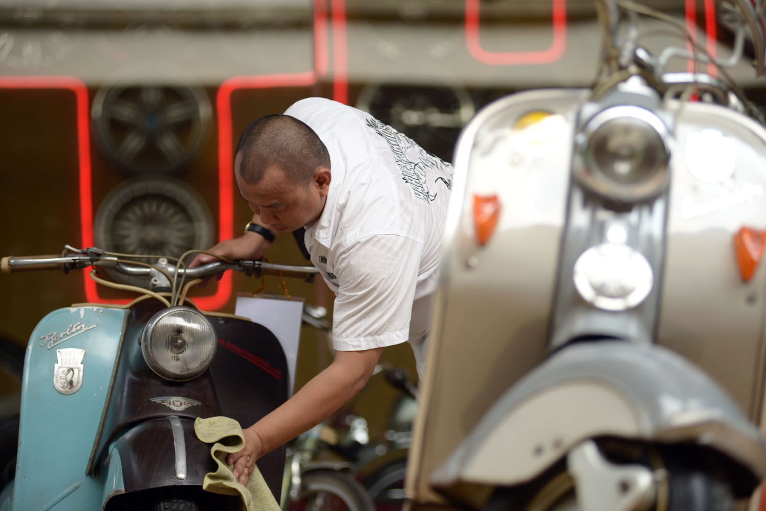 Hàng ngày, các nhân viên của CLB mất nhiều thời gian để chăm sóc những chiếc xe trong bộ sưu tập. Đa số các xe đều nguyên bản và vẫn sử dụng được.