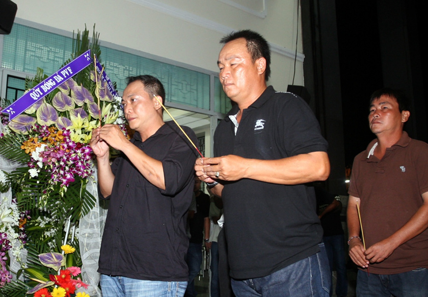 Le tien biet cuu danh thu bong da Viet Nam trong dem toi hinh anh