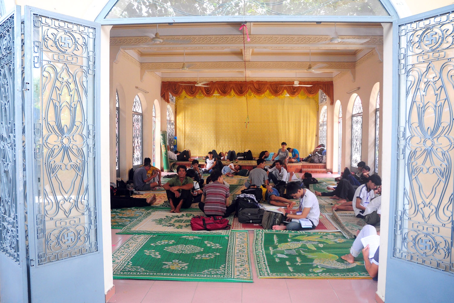 Nhà chùa dành riêng một căn nhà lớn (giảng đường) để làm chỗ ở cho các sỹ tử nam và người thân.