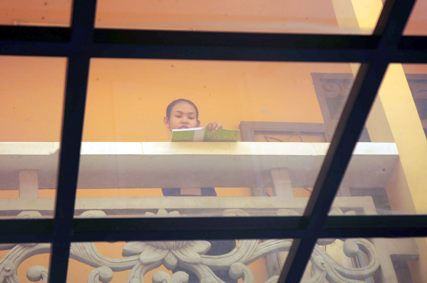 Kim Huyền là con út trong gia đình người Chăm ở Bình Thuận. Bố mẹ Huyền đều là nông dân nên kinh tế gia đình khó khăn.