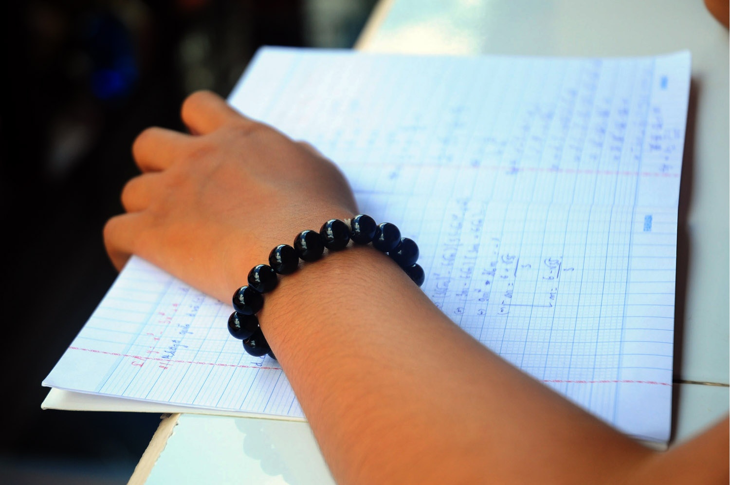 Dù là người chăm, nhưng cả gia đình lại theo đạo phật. Anh trai Huyền khi đang là sinh viên năm 4 trường đại học Bách Khoa, đã dở dang chuyện học để quy y cửa phật.