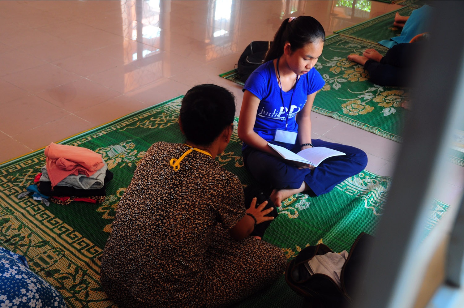 Các anh chị của Huyền đều đã ra cửa nhà, chỉ còn Huyền sống với bố mẹ. Bố Huyền năm nay đã 67 tuổi, lại mắc bệnh tim nên không thể làm việc được.