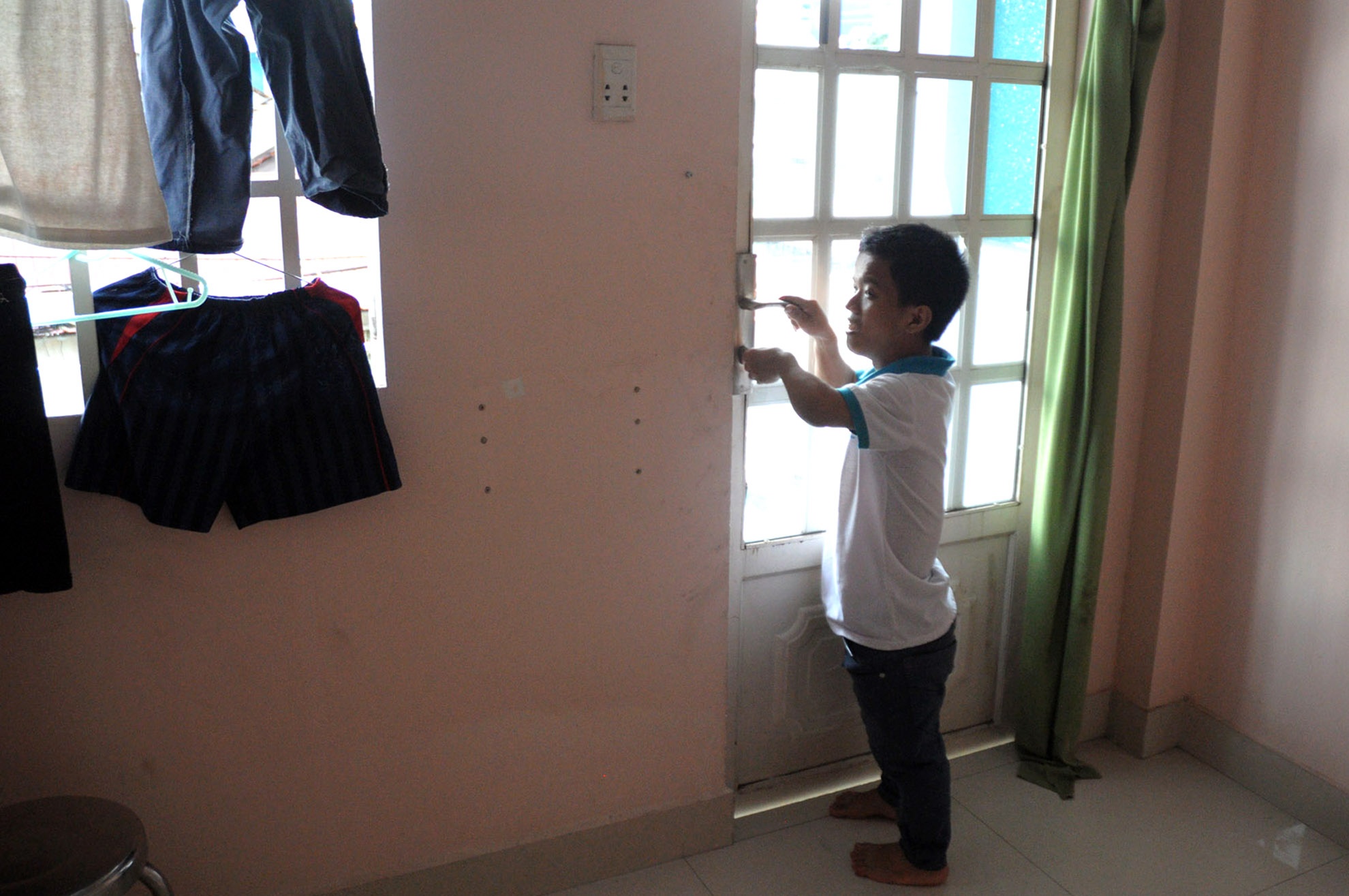 Nhiều lúc, Lôi cũng cảm thấy tự ti về hình dáng của mình. Chàng trai “tí hon” đã có ý định nghĩ học, nhưng với nghị lực mạnh mẽ, cậu vẫn đang theo đuổi ước mơ.