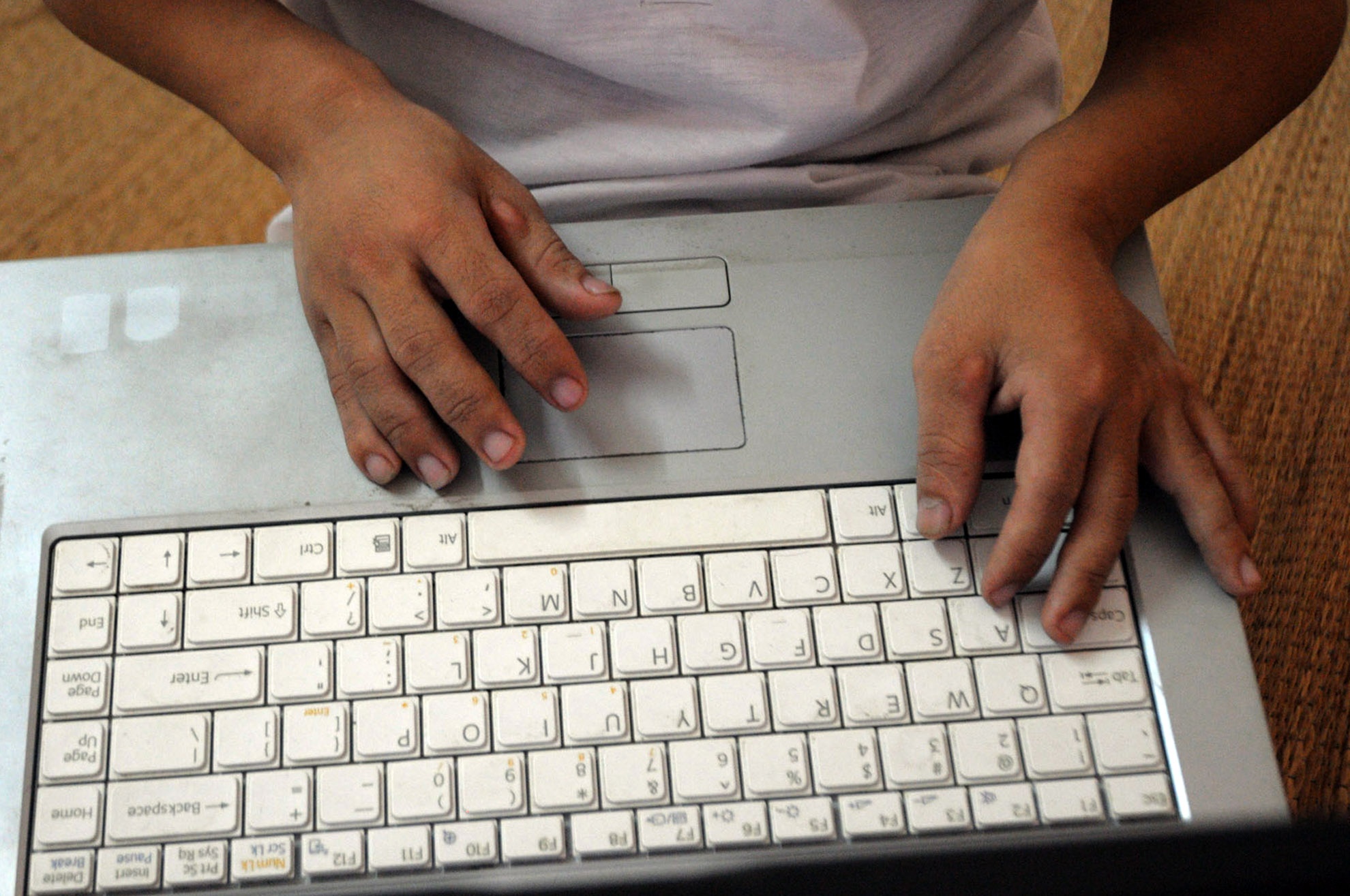 Đam mê công nghệ, Lôi sử dụng khá thành thạo chiếc máy tính để lập trình và thử các phần mềm do cậu tự sáng tạo ra. “Em hay tự tạo ra các phần mềm, nhưng toàn là lỗi vì chưa đạt được trình độ tốt nhất”. Lôi chia sẻ.