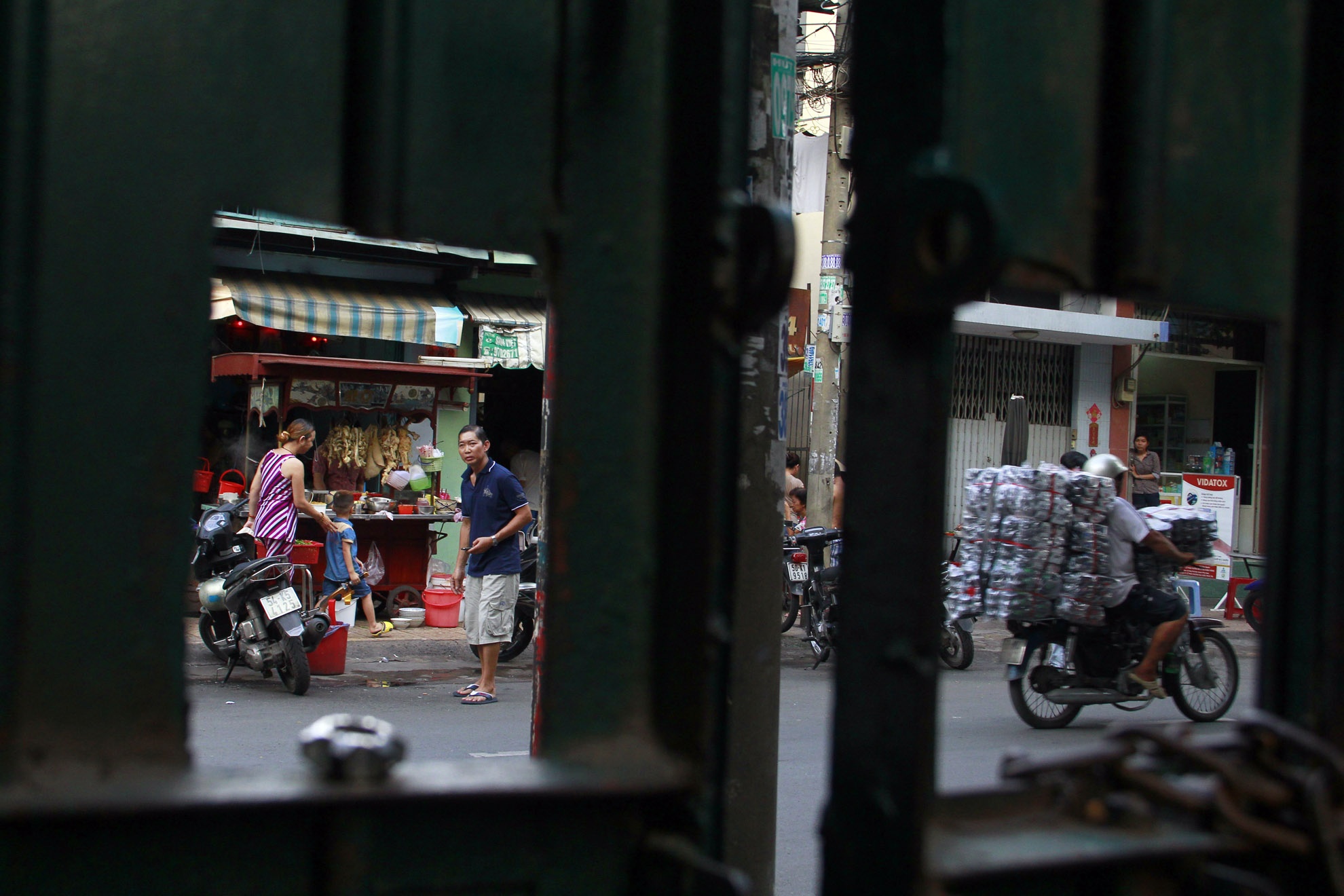 Dẫu biết là vậy những với những tấm chân tình, chút hoài cổ, tình nghĩa xóm giềng và của hương vị đặt biệt. Những chiếc xe mì nhỏ vẫn tồn tại khắp Sài Gòn phồn hoa như minh chứng cho nền văn hóa xưa và nay vẫn giao hòa cùng nhau, để hồn xưa vẫn vấn vương mãi người sau.