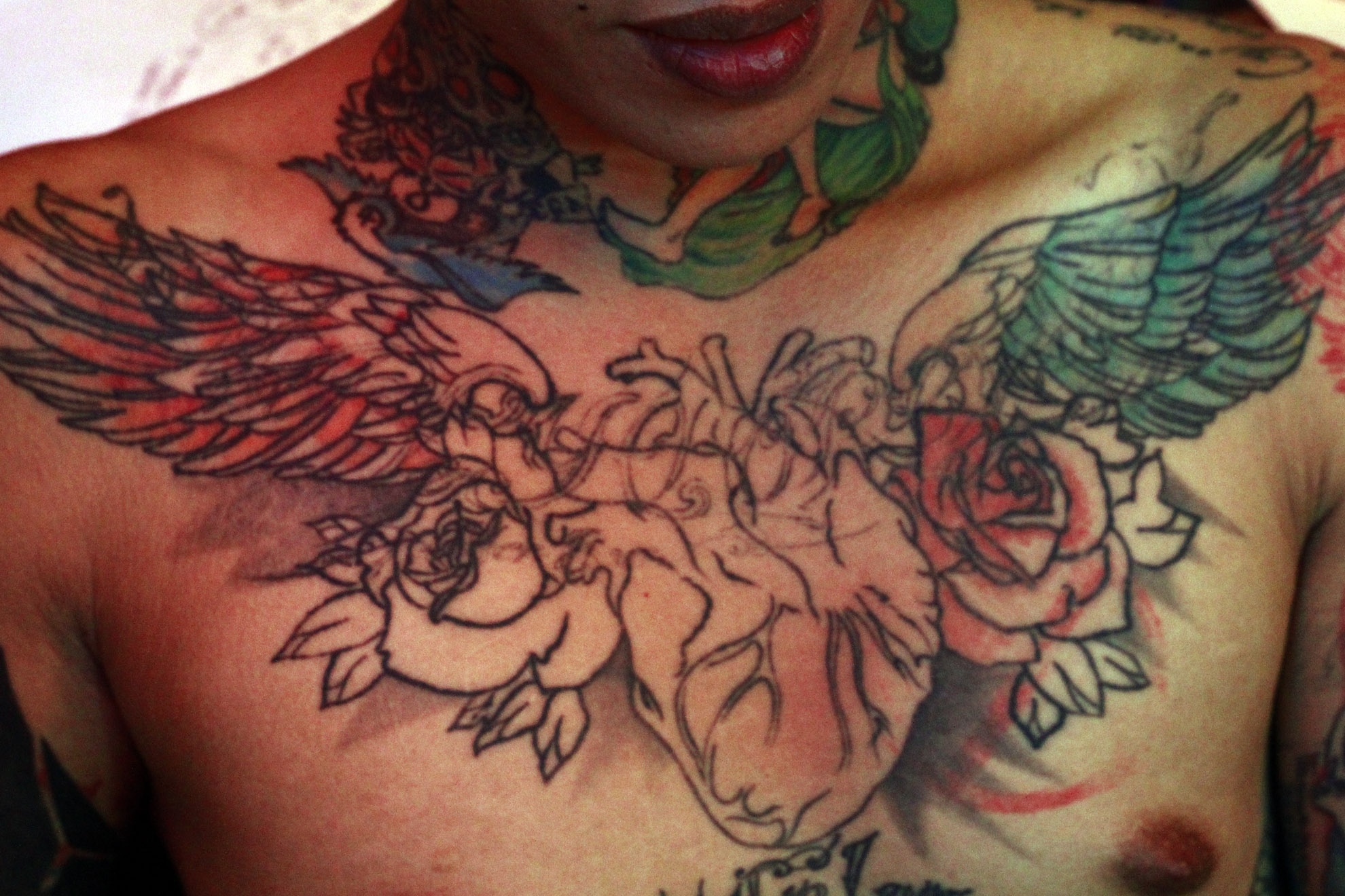 Và lúc này đây, An có thêm nhiều thời gian để tìm hiểu sâu về nghệ thuật xăm hình.Cứ theo thời gian những hình xăm trên cơ thể An càng dày thêm, An chia sẻ tất cả những hình xăm đều gắn với những kỉ niệm, cảm xúc và những mối quan hệ thân thiết khác nhau.