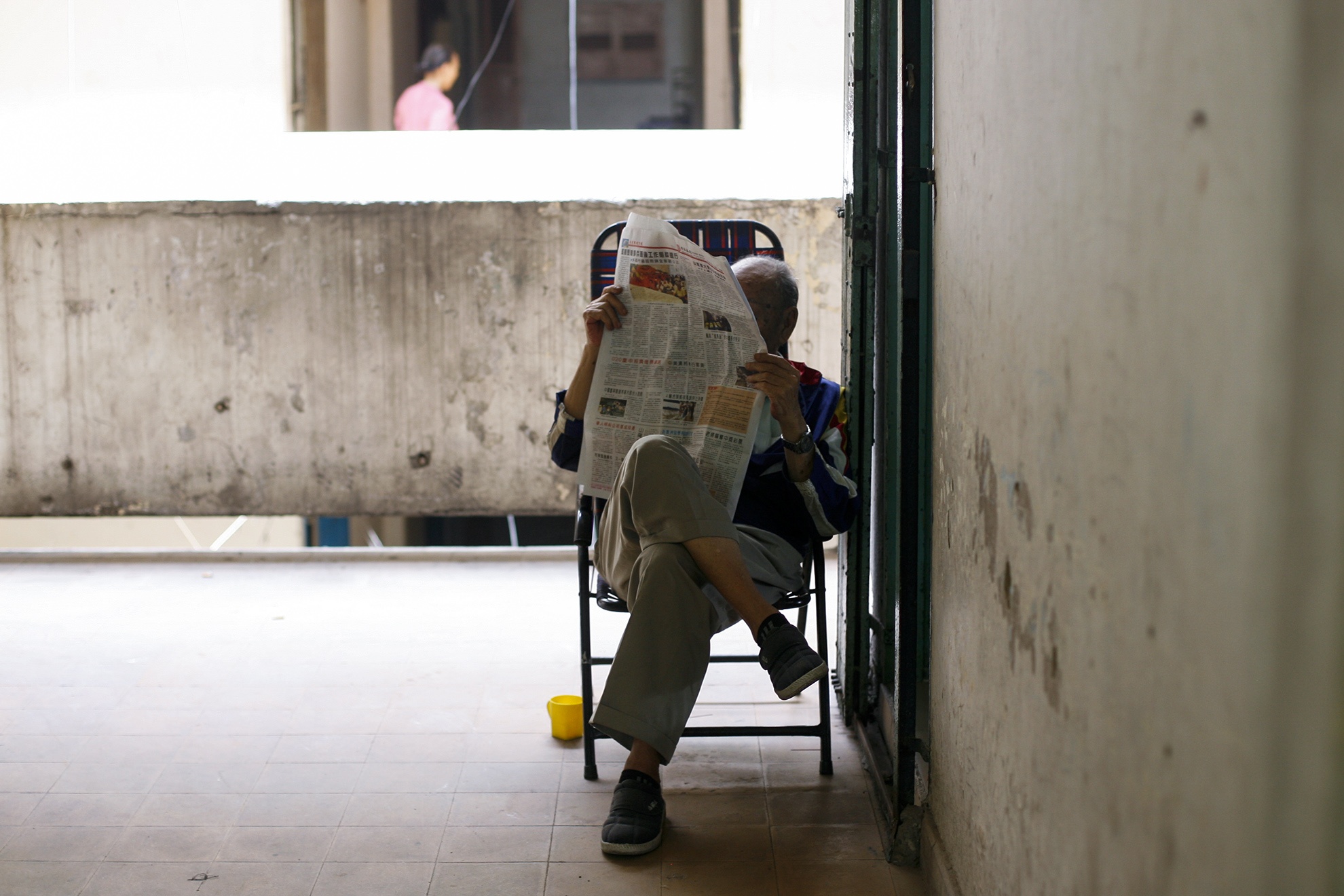 Chợ họp từ 7 giờ sáng và kết thúc lúc 11 giờ. Các bà, các chị luôn làm vệ sinh sạch sẽ trả lại không gian thoáng đãng cho các cư dân.