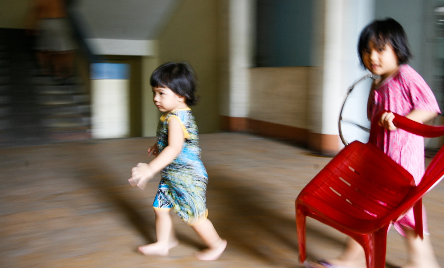 Trẻ em lại có chỗ vui chơi chạy nhảy sạch sẽ, an toàn.