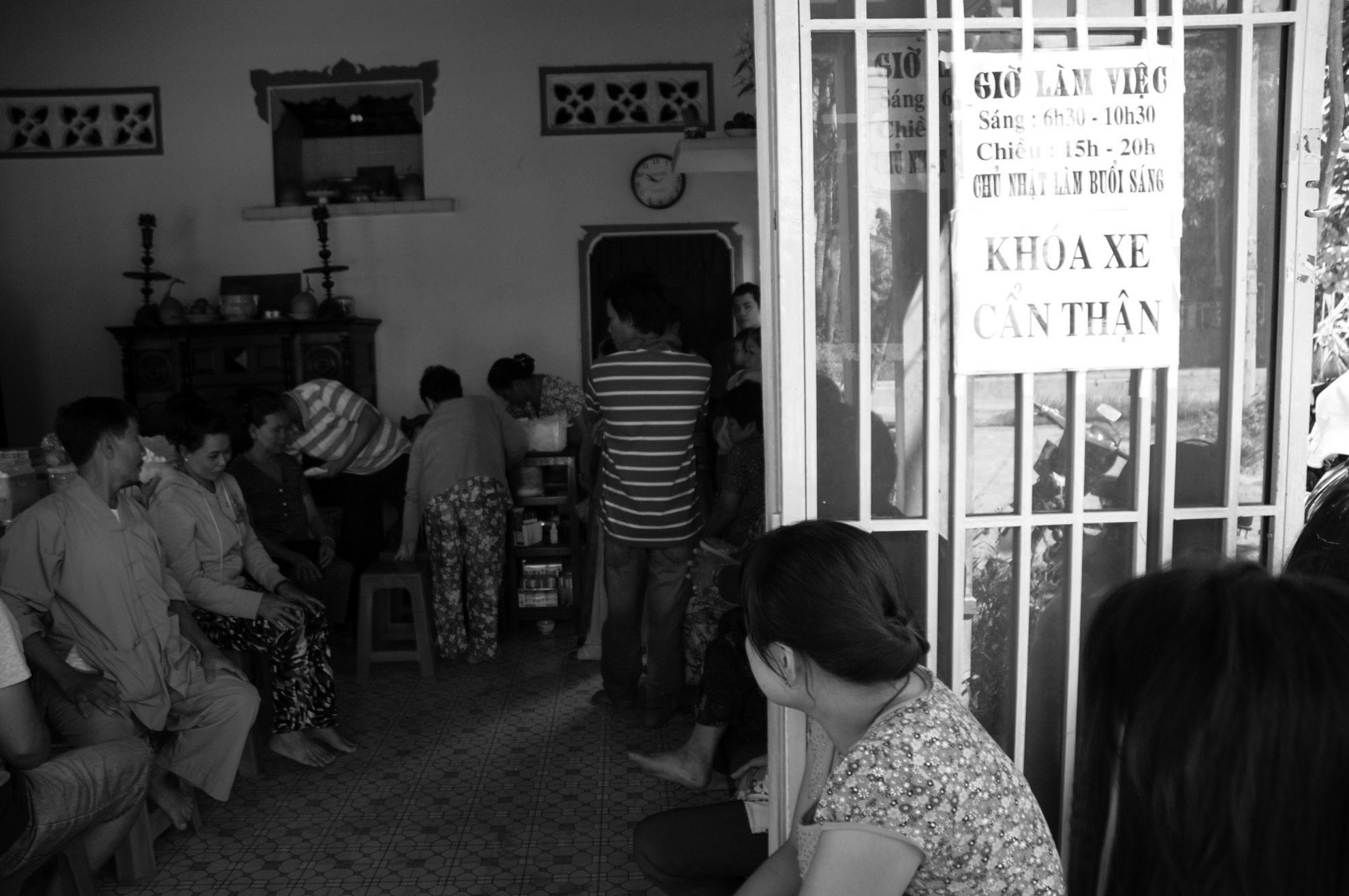 Năm 1985, ông Tâm bắt đầu công việc chữa bệnh của mình. Lúc đầu, ông thấy nhiều bà con sống trong ấp bị bệnh tật, nhà nghèo không có tiền chữa chạy nên ông giúp đỡ. “Thấy bà con bị bệnh, mình lại có bài thuốc quý nên thử đem ra áp dụng để giúp họ”. Ông Tâm chia sẻ.