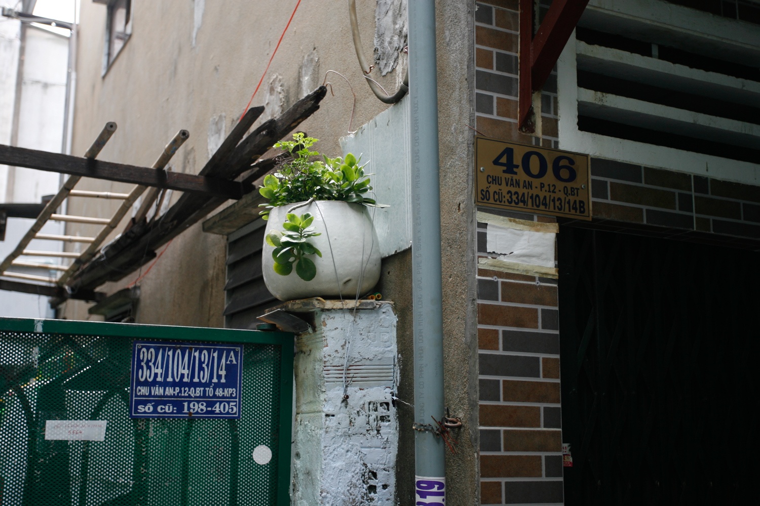 Để tim được nhà ở khu này quả là một điều đánh đố người lạ.