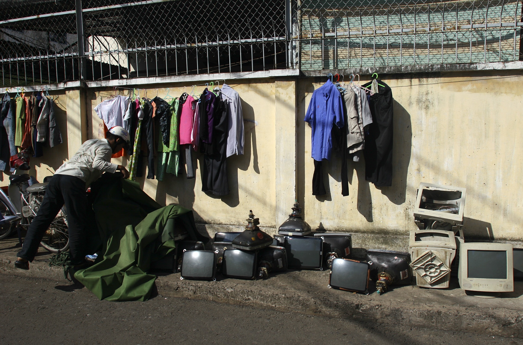 cái có giá trị nhất là bóng đèn hình , được kiểm tra và phân loại , 