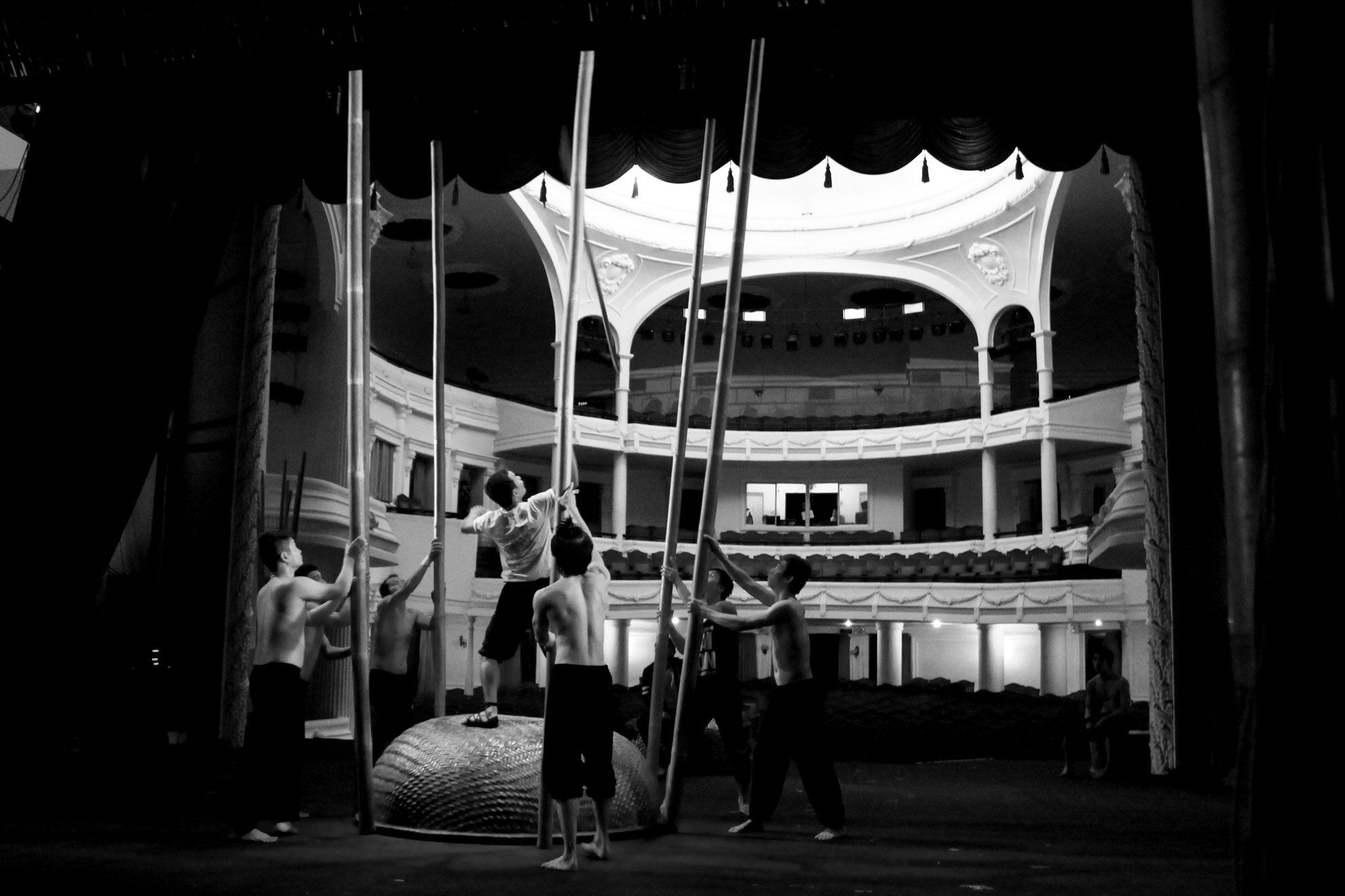 Song mong muốn được cống hiến cho khán giả một vở diễn hoàn hảo nhất  là động lực lớn nhất để các anh em cùng cố gắng hết sực tập luyện .