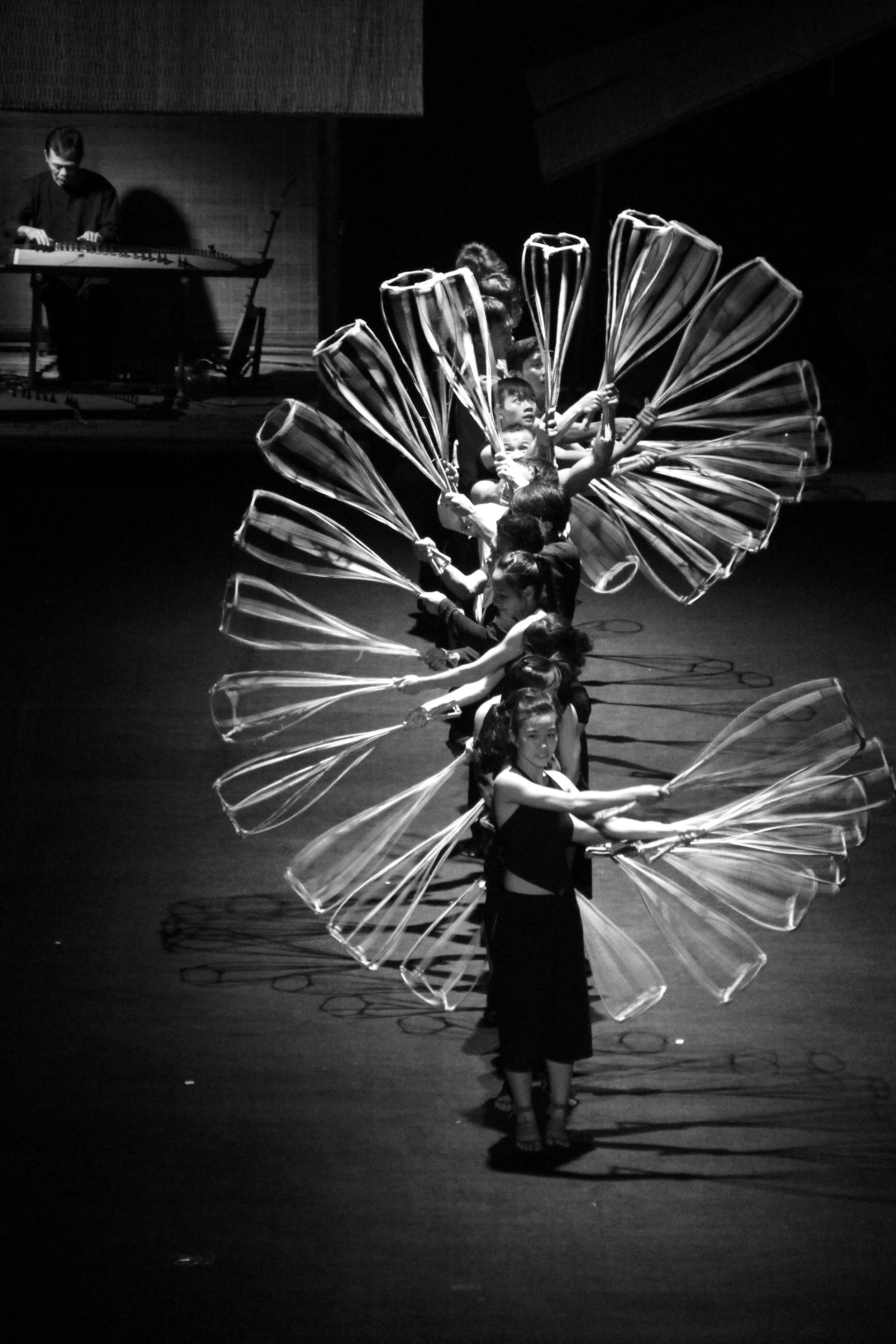 Dù đã diễn hàng trăm vở những À Ố không biến thành một vở diễn công nghiệp mà luôn có sự khác biệt để tạo hồn cho từng buổi diễn nhằm đem lại cảm xúc cho khán giả, Khiến họ phải đi từ ngạc nhiên này thán phục khác, mà phải liên tục: “ À! Ố!