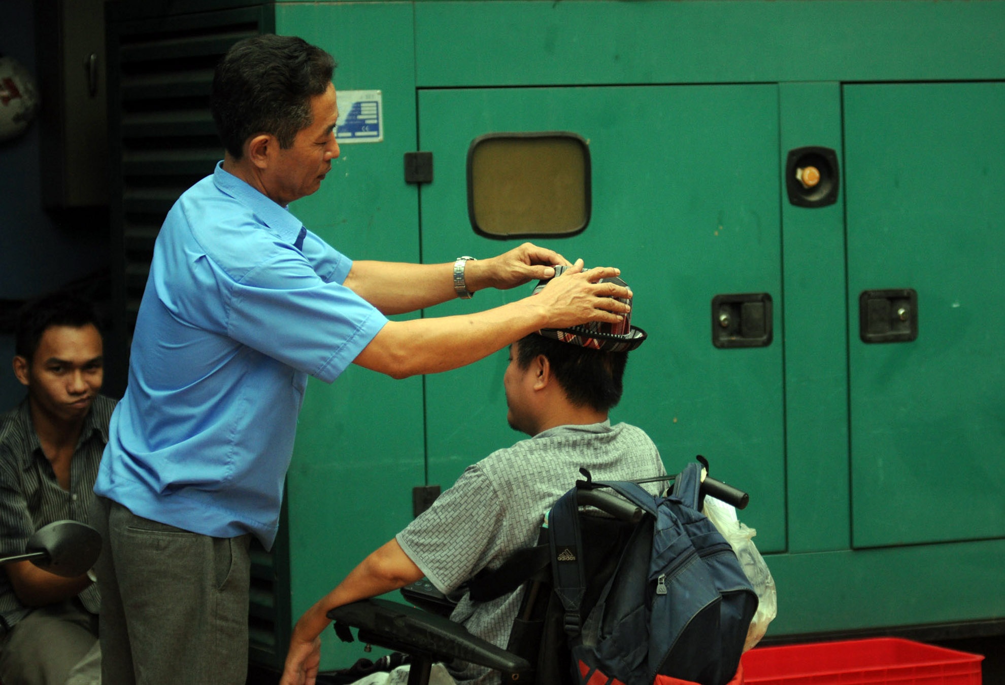 Tại trung tâm Chắp Cánh, mọi người luôn dành sự quan tâm cho Tâm. Đã hơn 13 năm anh sinh sống tại đây, nơi đây như ngôi nhà thứ hai của cuộc đời chàng họa sĩ.