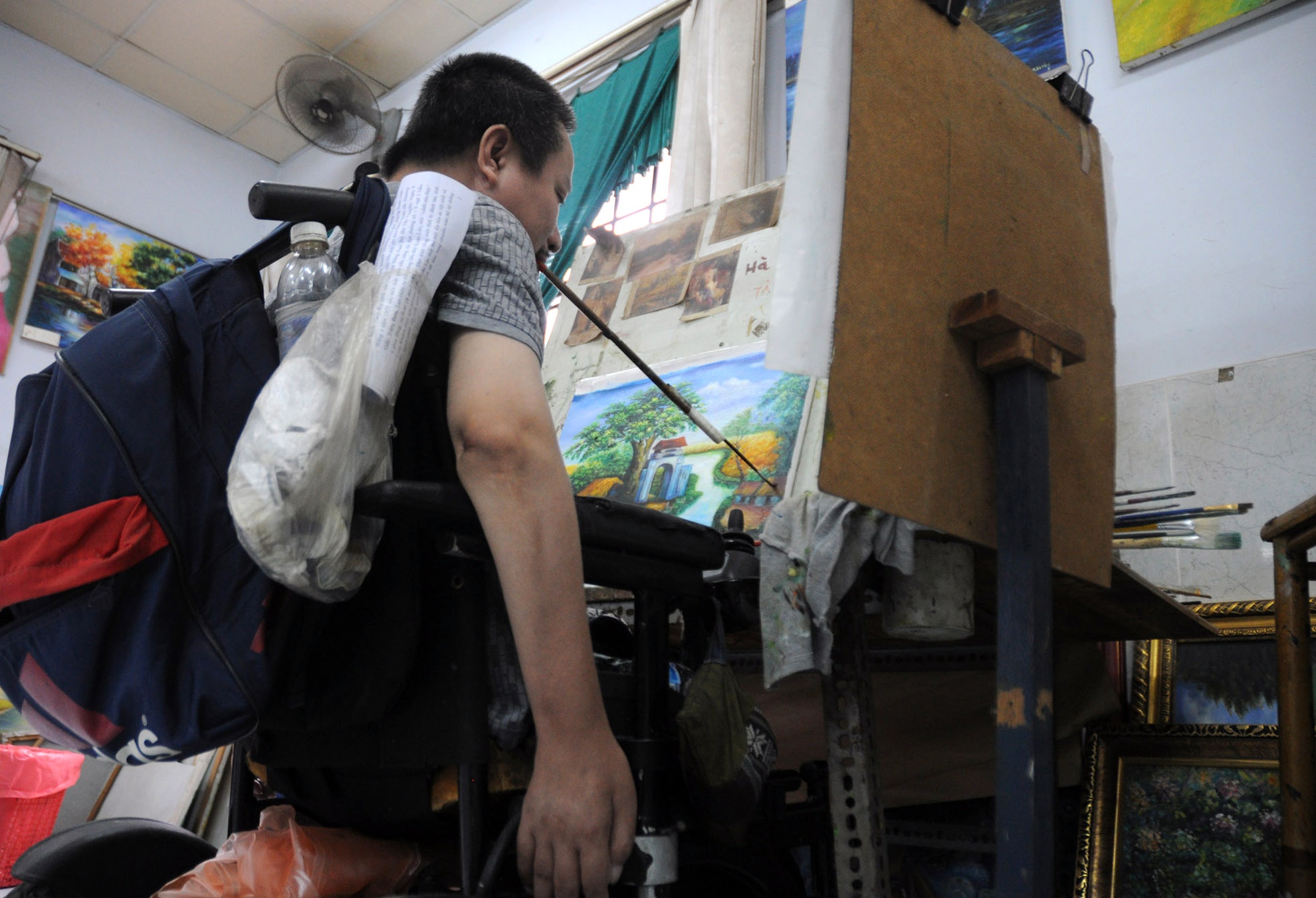 Không ngại khó, ngại khổ, Tâm vẫn quyết chí rèn luyện để nâng cao trình độ vẽ của mình. Trong phòng vẽ của trung tâm Chắp Cánh, Tâm luôn là người đến sớm và về muộn nhất đối với mọi người.