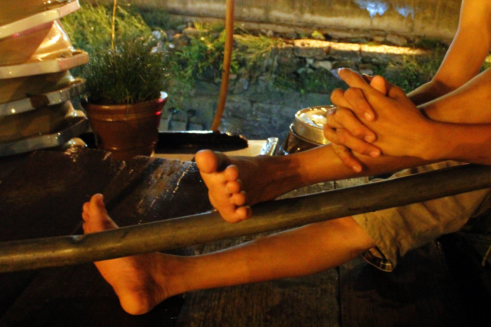 Con trai anh Khản, em Phan Minh Trường năm nay đã 15 tuổi, vì theo hoàn cảnh gia đình em phải bỏ học từ năm lớp 6 để theo phụ cha, vì theo ghe lâu ngày không bạn bè nên em cũng trầm tính, hiền lành, ít nói. Em cho biết sau này là sẽ theo nghề của cha.