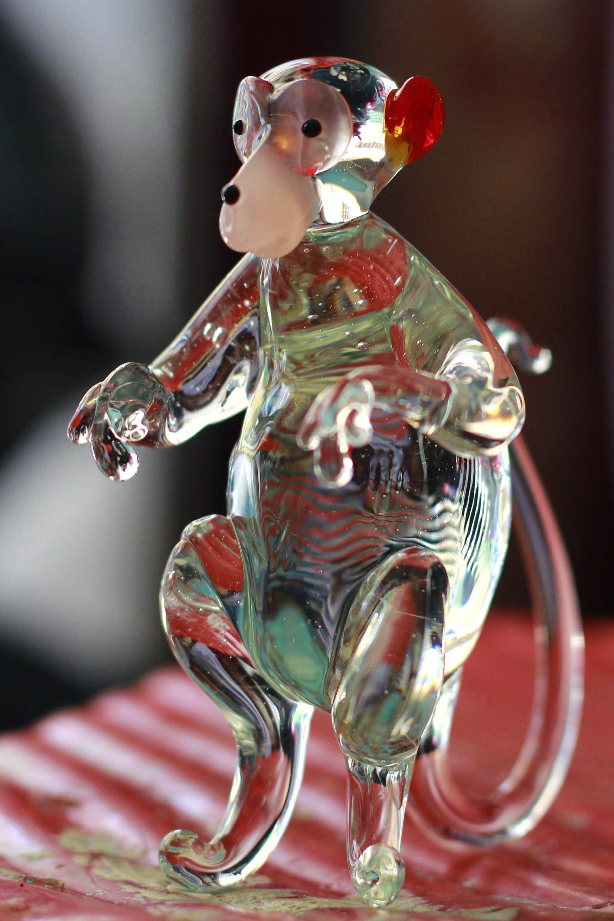 Sản phẩm thế mạnh của anh chính là bộ 12 con giáp. Với sự yêu nghề nhiều năm anh cũng trăn trở để có những sản phẩm thật thuần Việt để góp phần tôn vinh văn hóa truyền thống Việt và đó là lý do bộ 12 con giáp được ra đời.