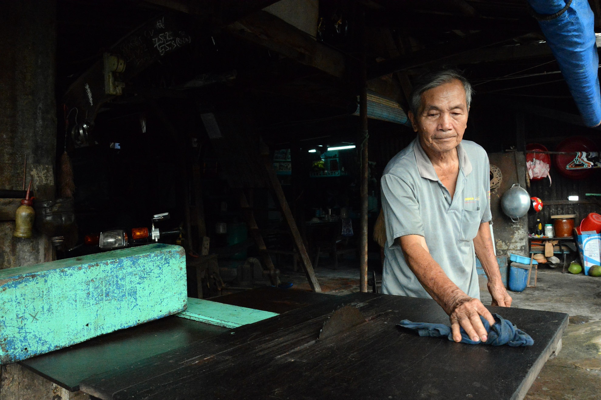 Thu nhập của gia đình ông Hai khoảng 3 đến 5 triệu đồng/tháng, nhưng phải đóng thuế cho nhà nước hết 1,5 triệu đồng.