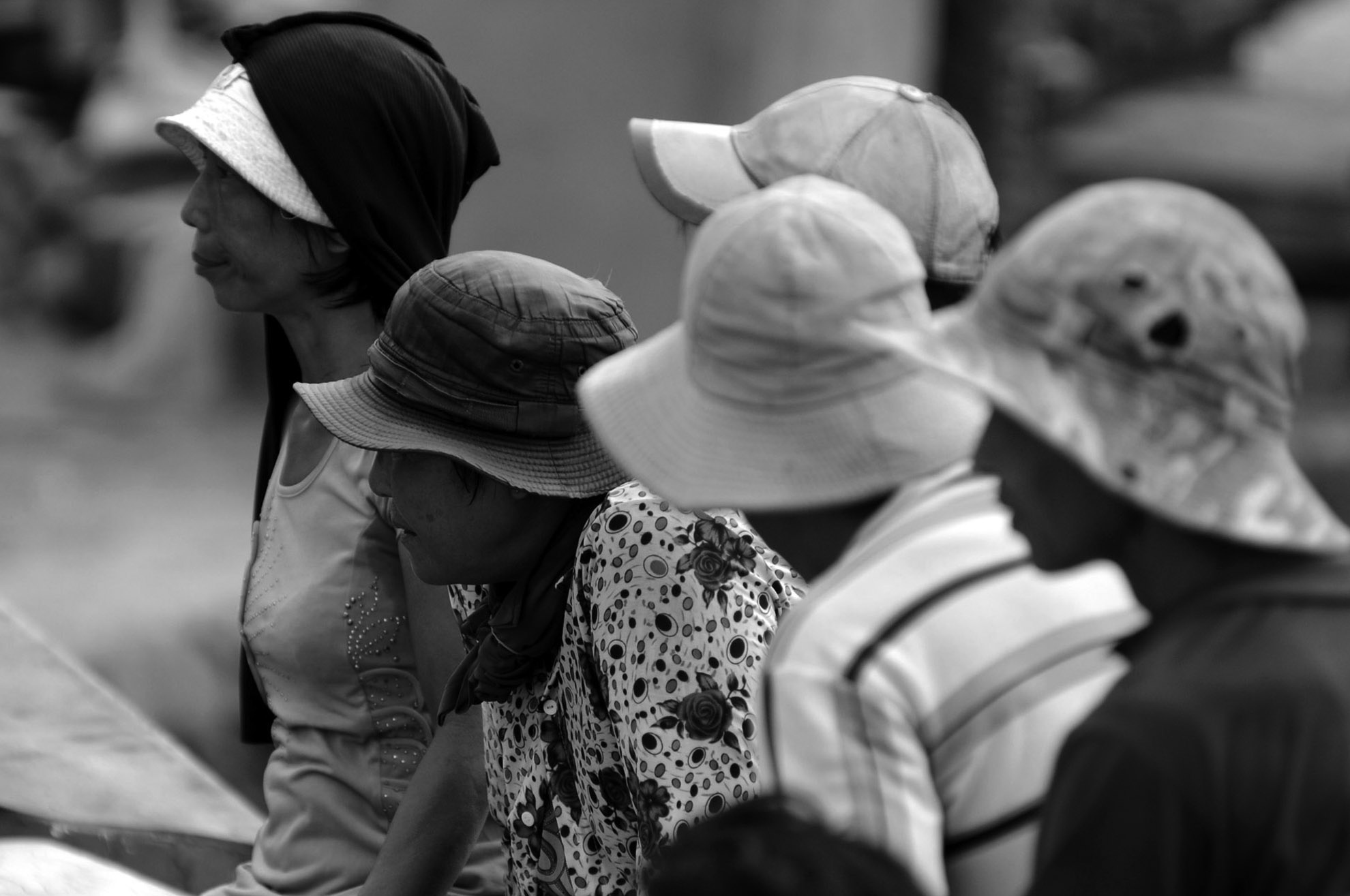 Vất vả là vậy, nhưng họ chỉ mong lúc nào cũng có hàng để mà cõng, nếu không hôm đó cả gia đình lại phải ăn mì gói qua bữa.