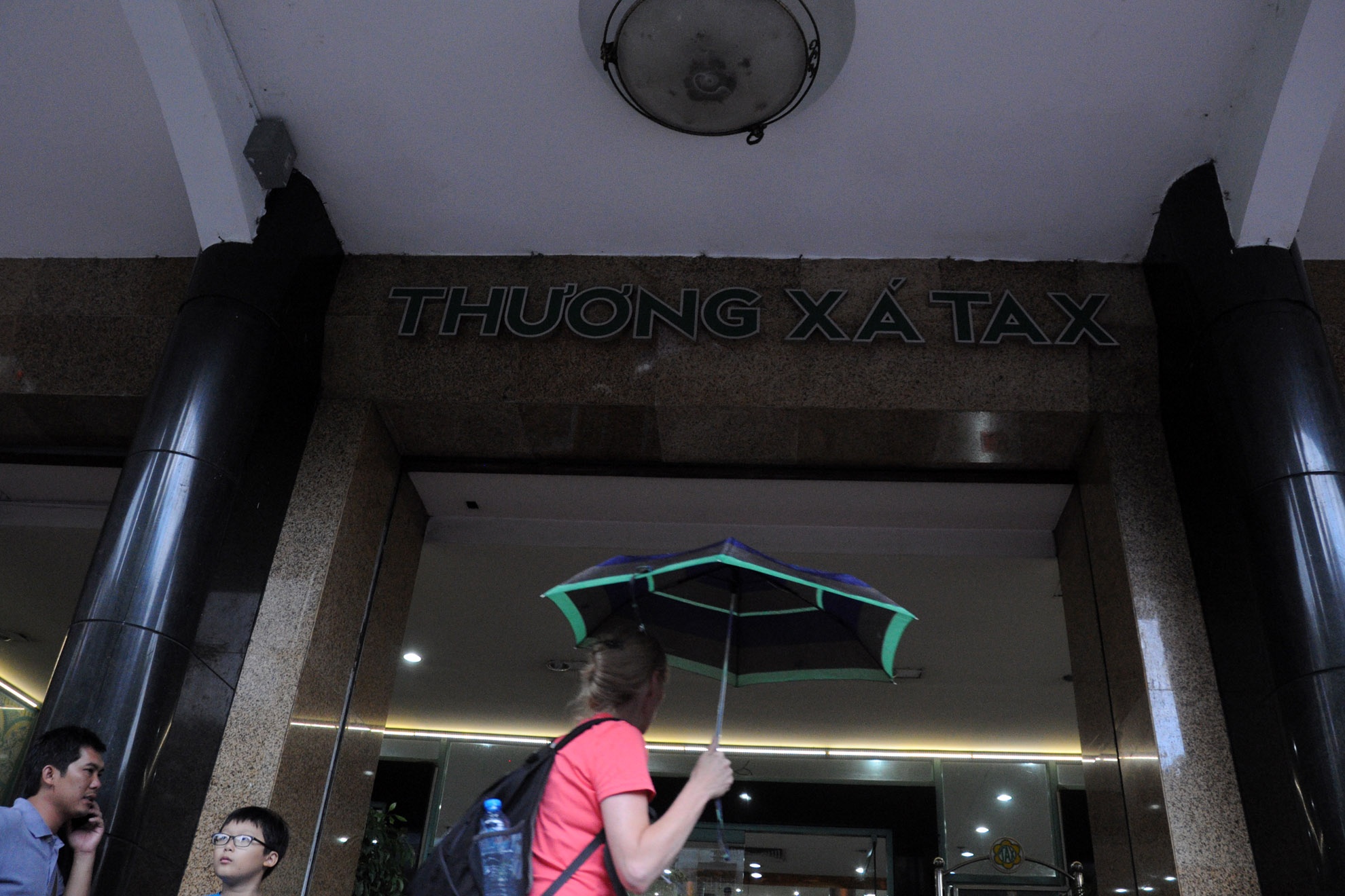 Nhiều khách du lịch là người nước ngoài, khi biết tin sẽ đóng cửa Thương xá Tax đều tỏ ra tiếc nuối.