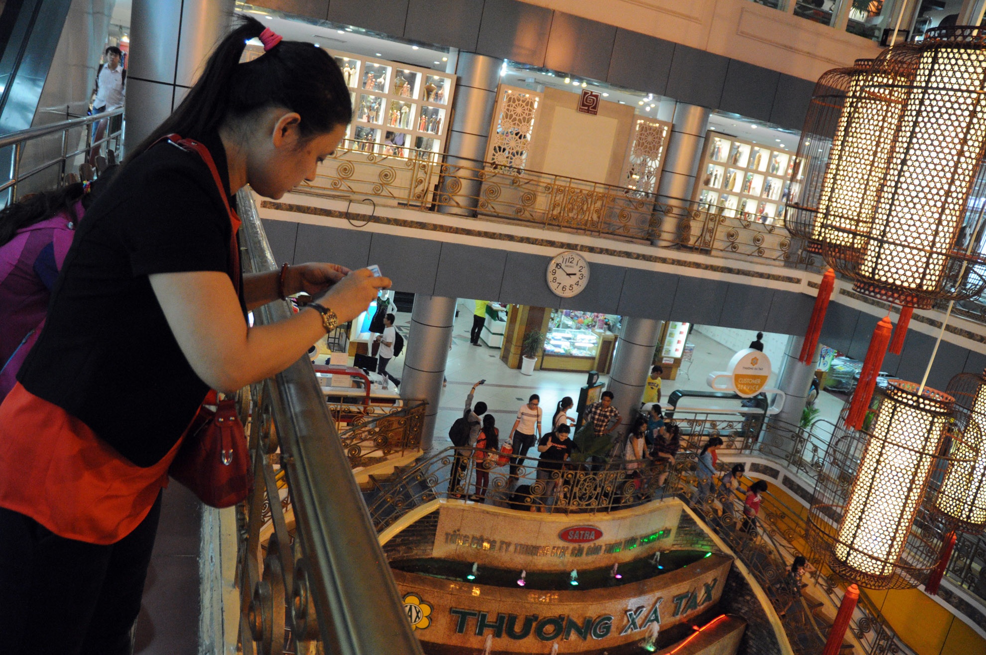 Không chỉ những người già hoài cổ, nhiều người trẻ cũng bâng khuâng khi ngắm nhìn lại 