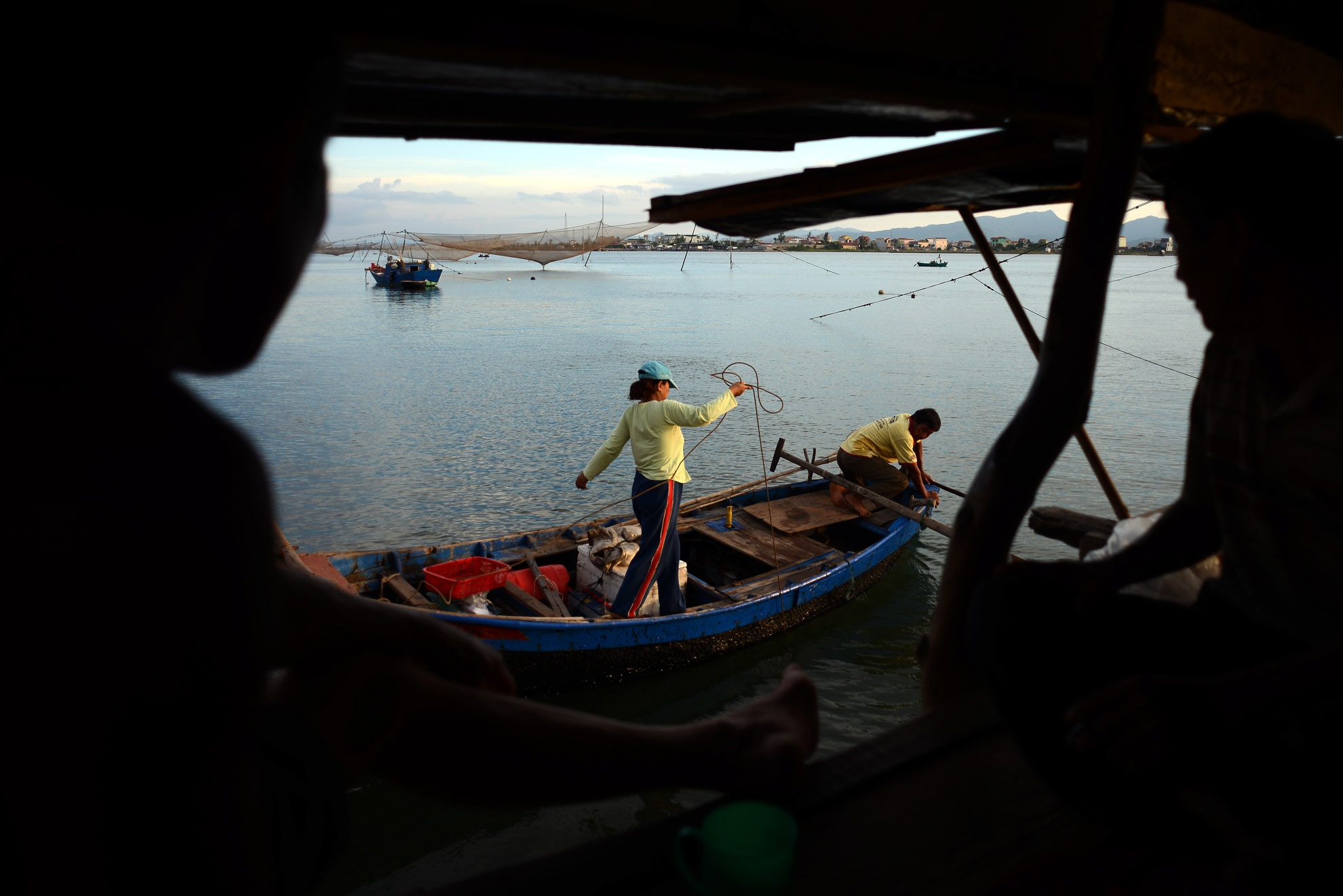 Mỗi chiều, bạn kéo vó ngồi lai rai với nhau 