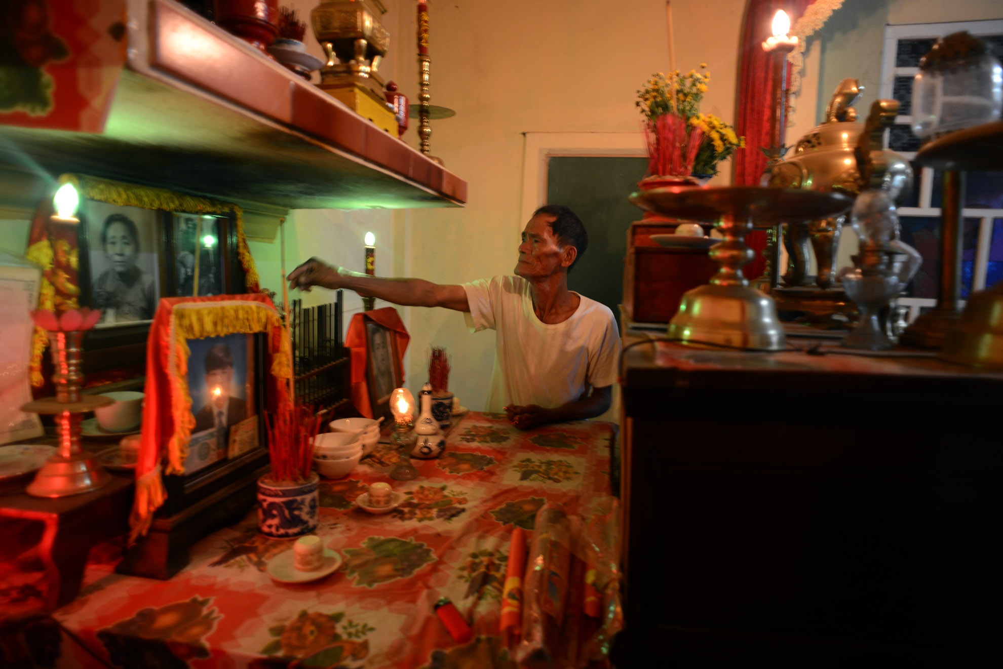 Ông Phượng là cháu nội của mẹ Suốt. Ông kể ...