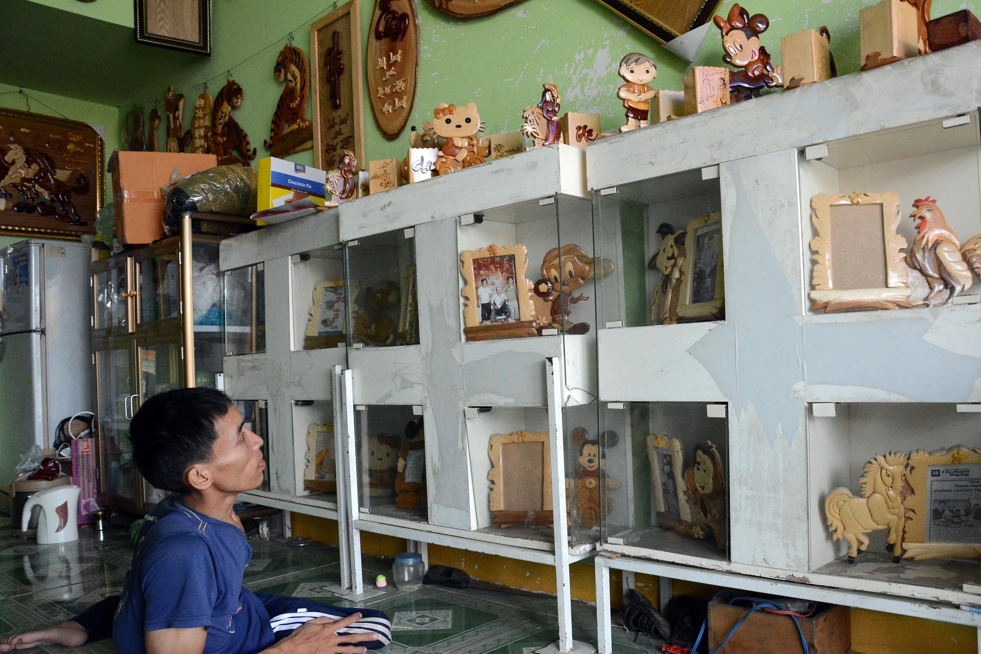 Thu nhập trung bình của anh là 5 triệu đồng/tháng dùng để trang trải sinh hoạt, đóng tiền thuê nhà và lo cho con gái ăn học. 