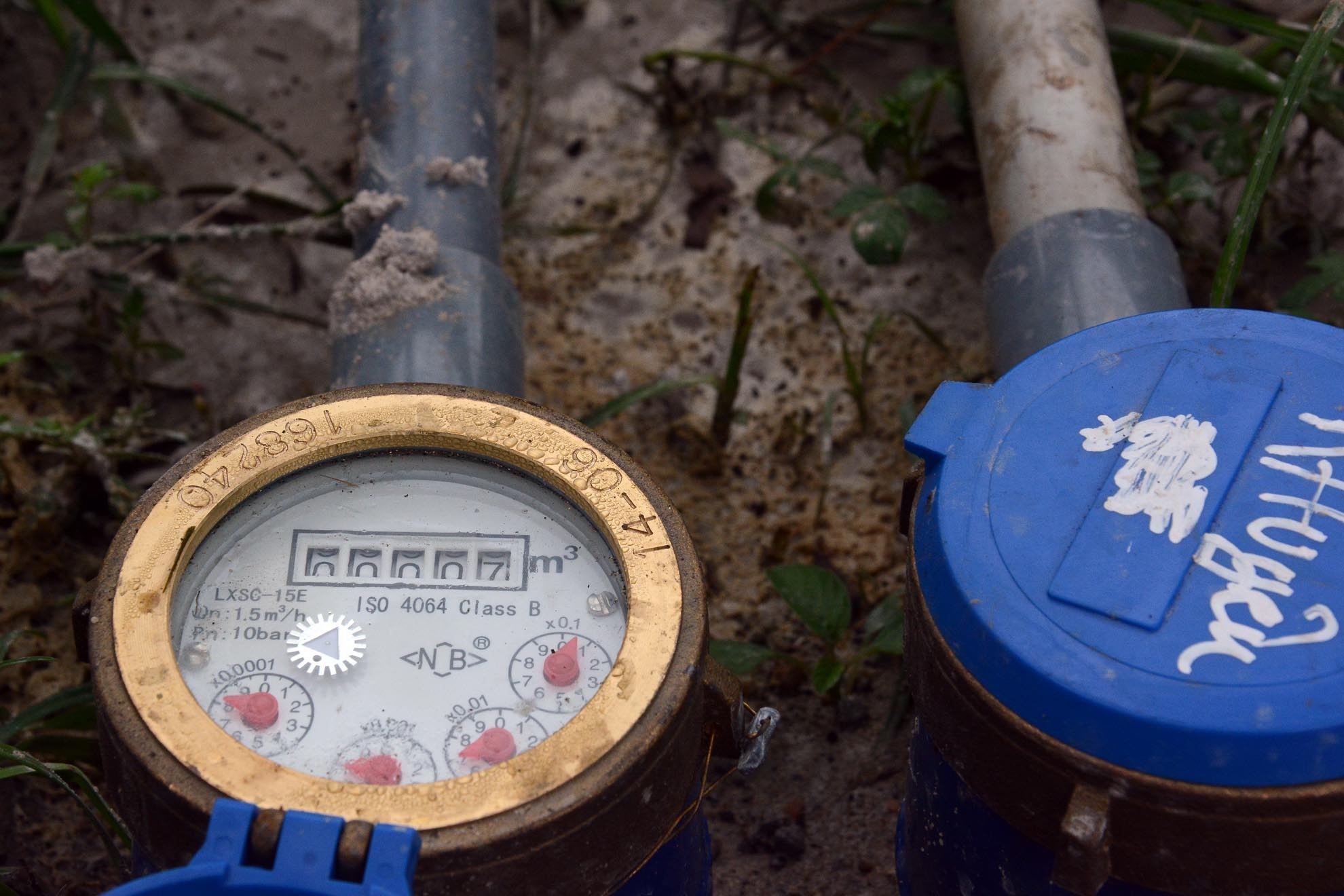 Những khối nước sạch đầu tiên đã được người dân sử dụng. Nhiều người cho biết họ vui như trúng số độc đắc.