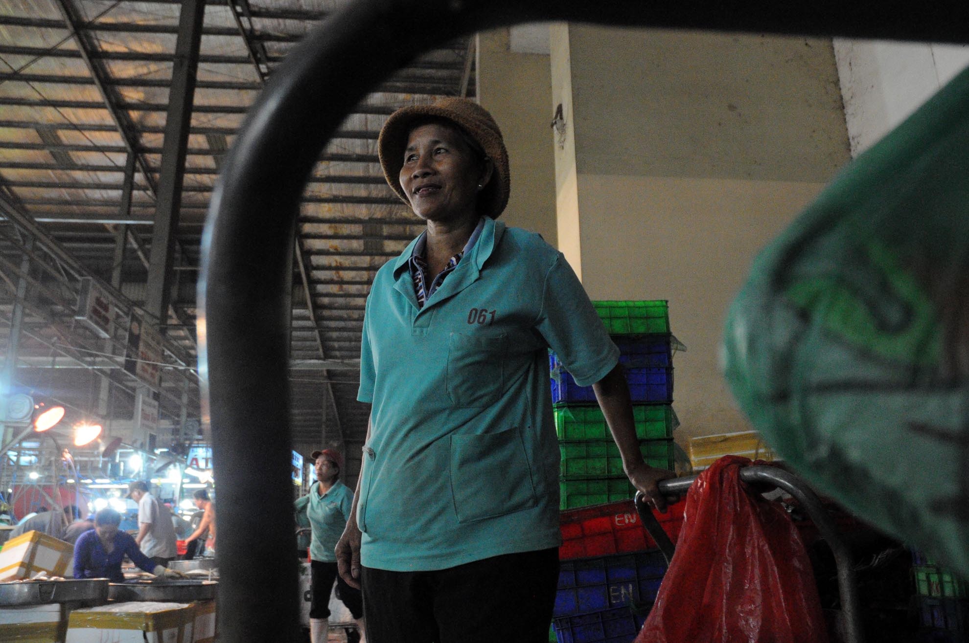 Gia đình bà Năm có bảy anh em, đa số đã lập gia đình nhưng đều khó khăn. Trong gia đình, còn bà và một người chị câm không làm được việc, một người em trai kế bà thì sức khỏe yếu, làm bữa được, bữa không.