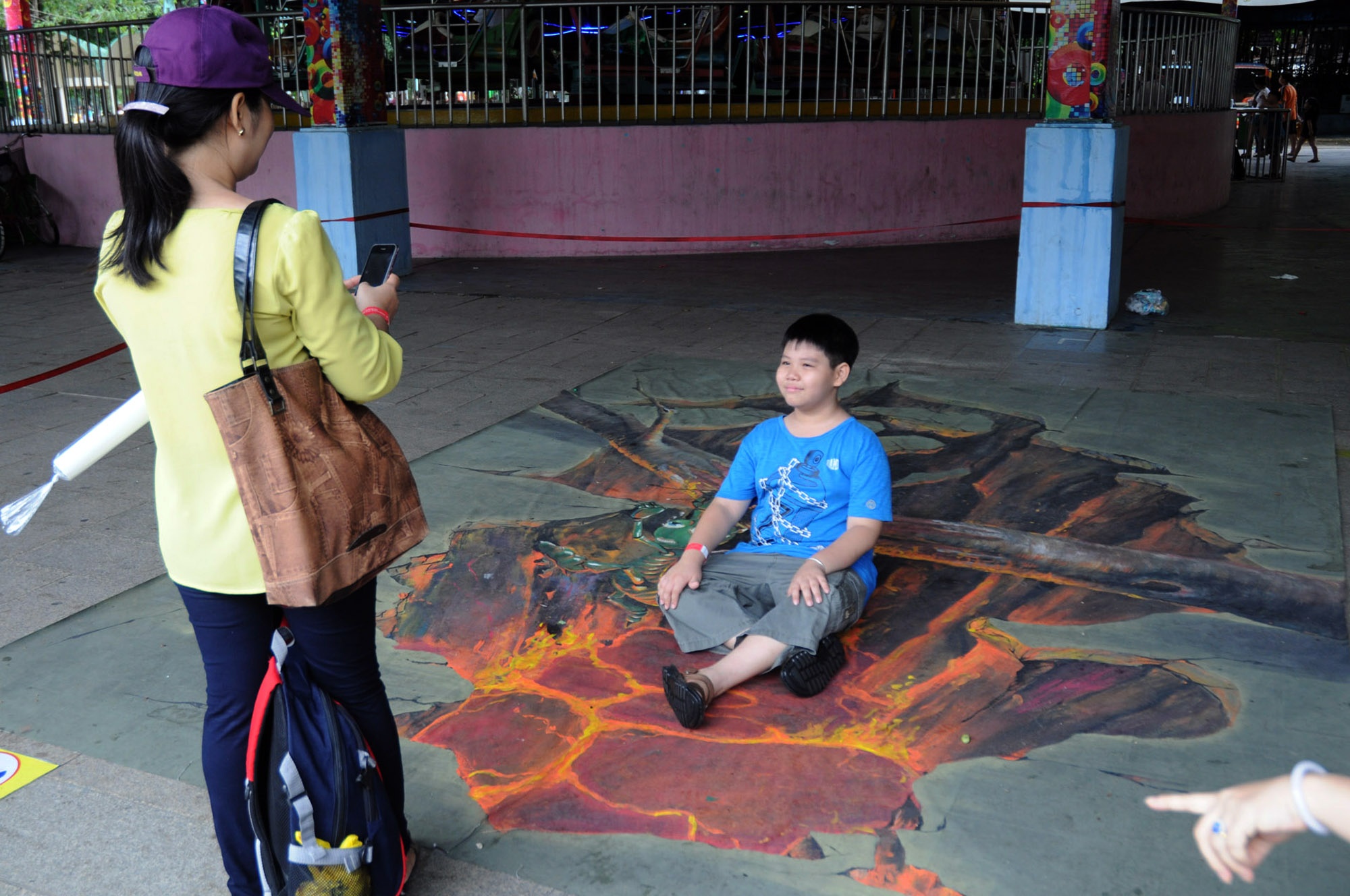 Triễn lãm tranh 3D với sự tham dự của 15 đội thi, đến từ các trường đại học tại TP.HCM. Các tác phẩm được các bạn sinh viên lên ý tưởng, vẽ cách đây 1 tuần.