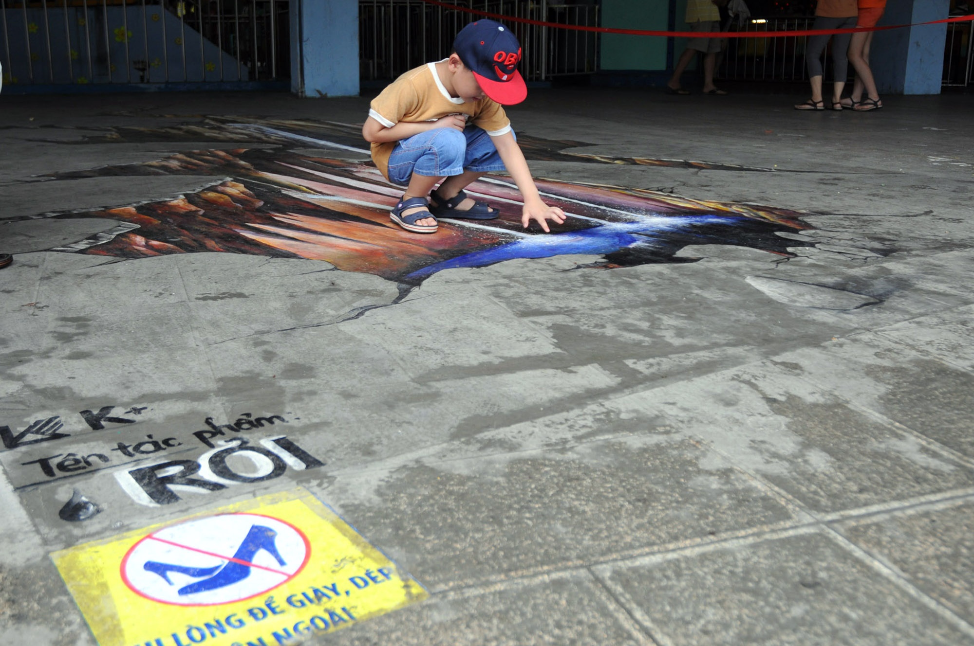 Hình thức vẽ tranh nghệ thuật 3D không còn xa lạ với nhiều người, nhưng đây là lần đầu tiên, một triễn lãm có quy mô lớn cho các bạn sinh viên thi thố tài năng.