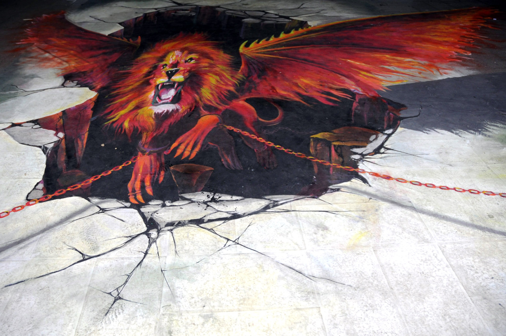 Tuy nhiên, nhiều du khác tham quan tại đây đánh giá các bức tranh có phần chưa giống với bản thật. Màu sơn để dùng tạo nên họa tiết chưa thật ấn tượng.