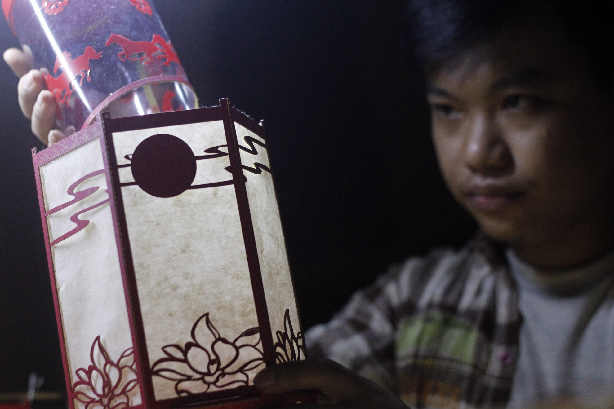 Mong ước của mình khi làm chiếc đèn lồng kéo quân lắp ghép này là mọi người hãy giữ gìn và trân trọng những giá trị văn hóa truyền thống mà người xưa đã sáng tạo ra, đừng để một ngày những giá trị truyền thống mai một, biến mất. Cũng như hy vọng chiếc đèn lồng kéo quân này có thể gắn kết các thành viên trong gia đình lại với nhau bằng việc cha mẹ dù bận đến đâu cũng nên dành một chút thời gian ngồi cùng chơi, cùng quây quần làm đèn, trò chuyện với con trong dịp tết trung thu.