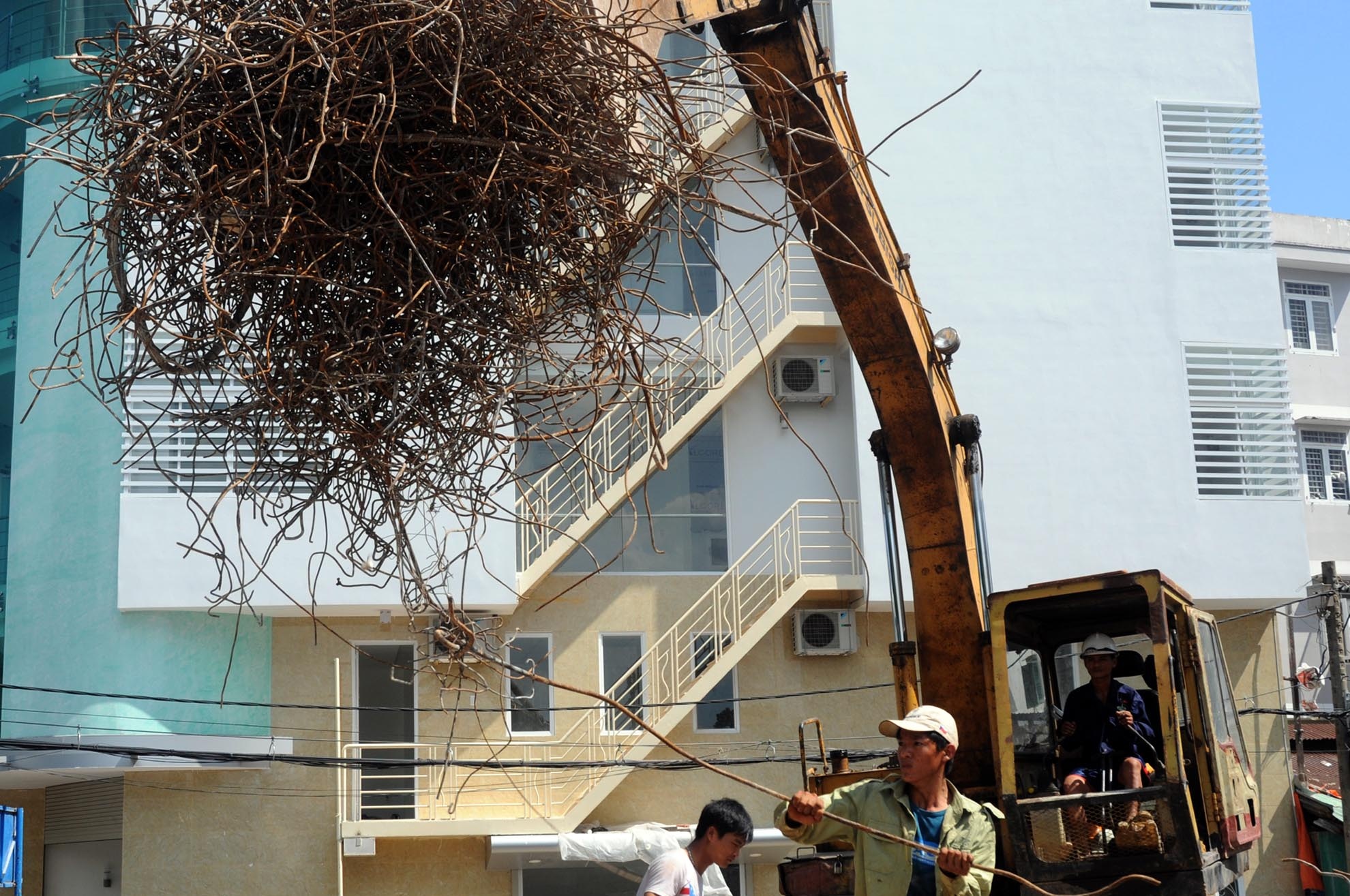 Đặc biệt là gây ảnh hưởng khi tuổi đã lớn. Có những người sau khi nghỉ làm nghề, chân tay run cầm cập như mắc bệnh Pakison.