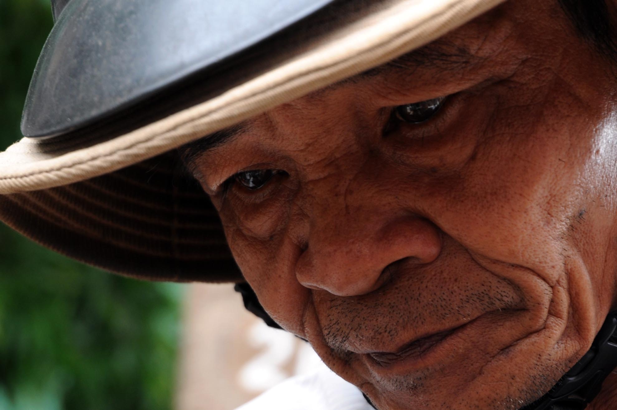 Sống nơi đất khách, quê người, ông Thanh chỉ có mong muốn đừng ốm đau để làm nghề kiếm tiền. Số tiền ấy dành dụm để về quê sống tuổi già.